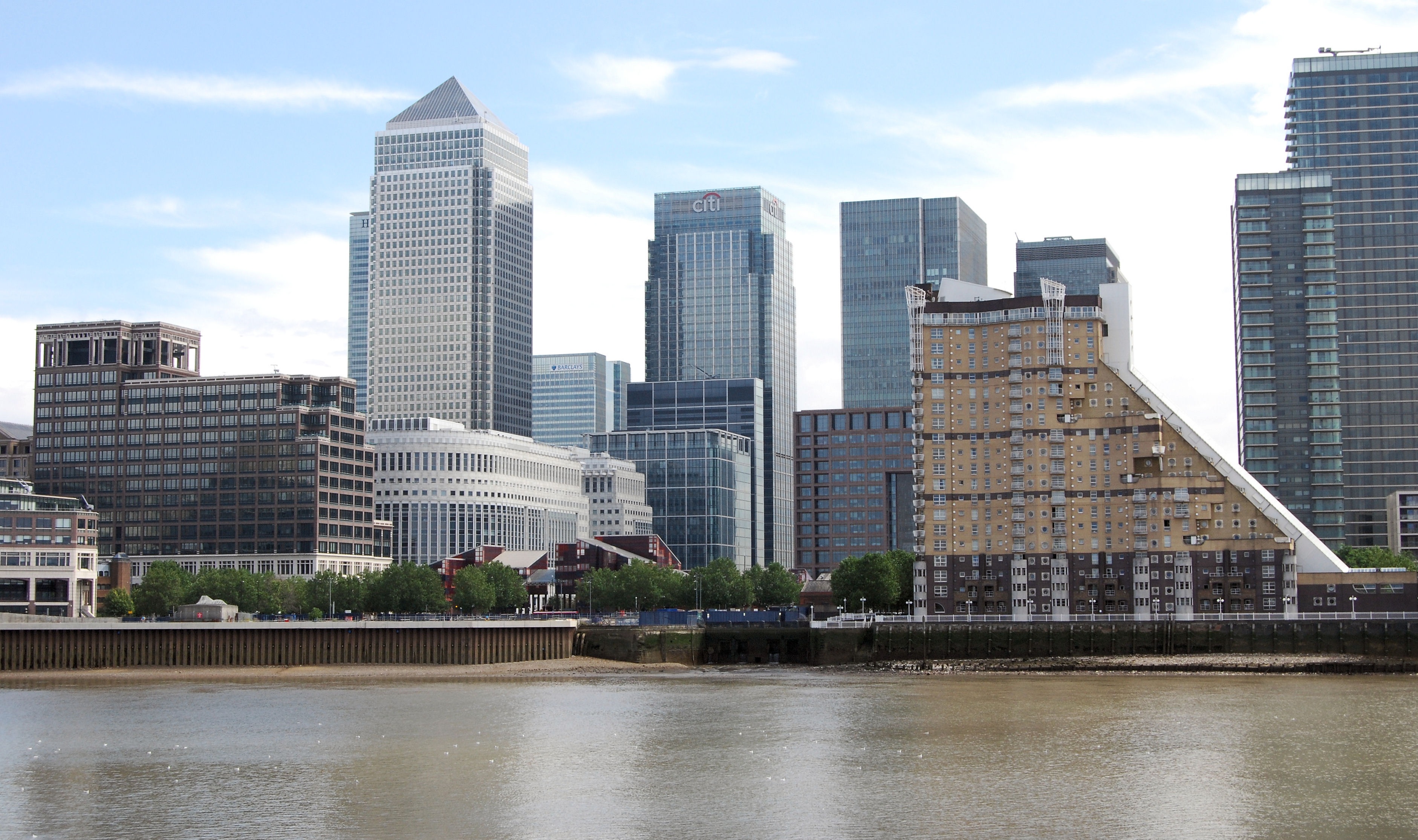building exterior, 2K, wharf, sky, architecture, reflection, river, canary wharf, skyscraper, building, office, skyline, built structure, canary, tall - high, HD Wallpaper