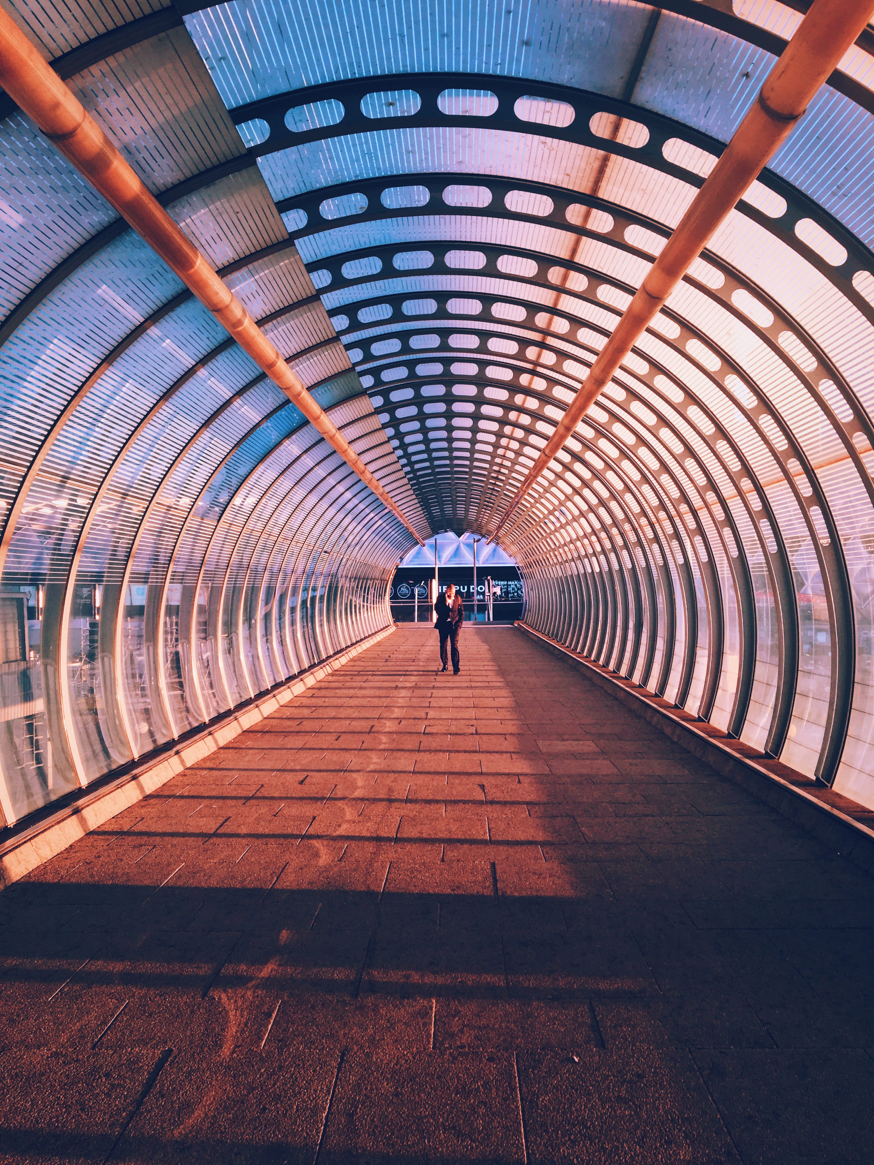 real people, direction, transportation, pattern, modern, walking, diminishing perspective, docklands, commute, rear view, twilight, london, architecture, Phone HD Wallpaper