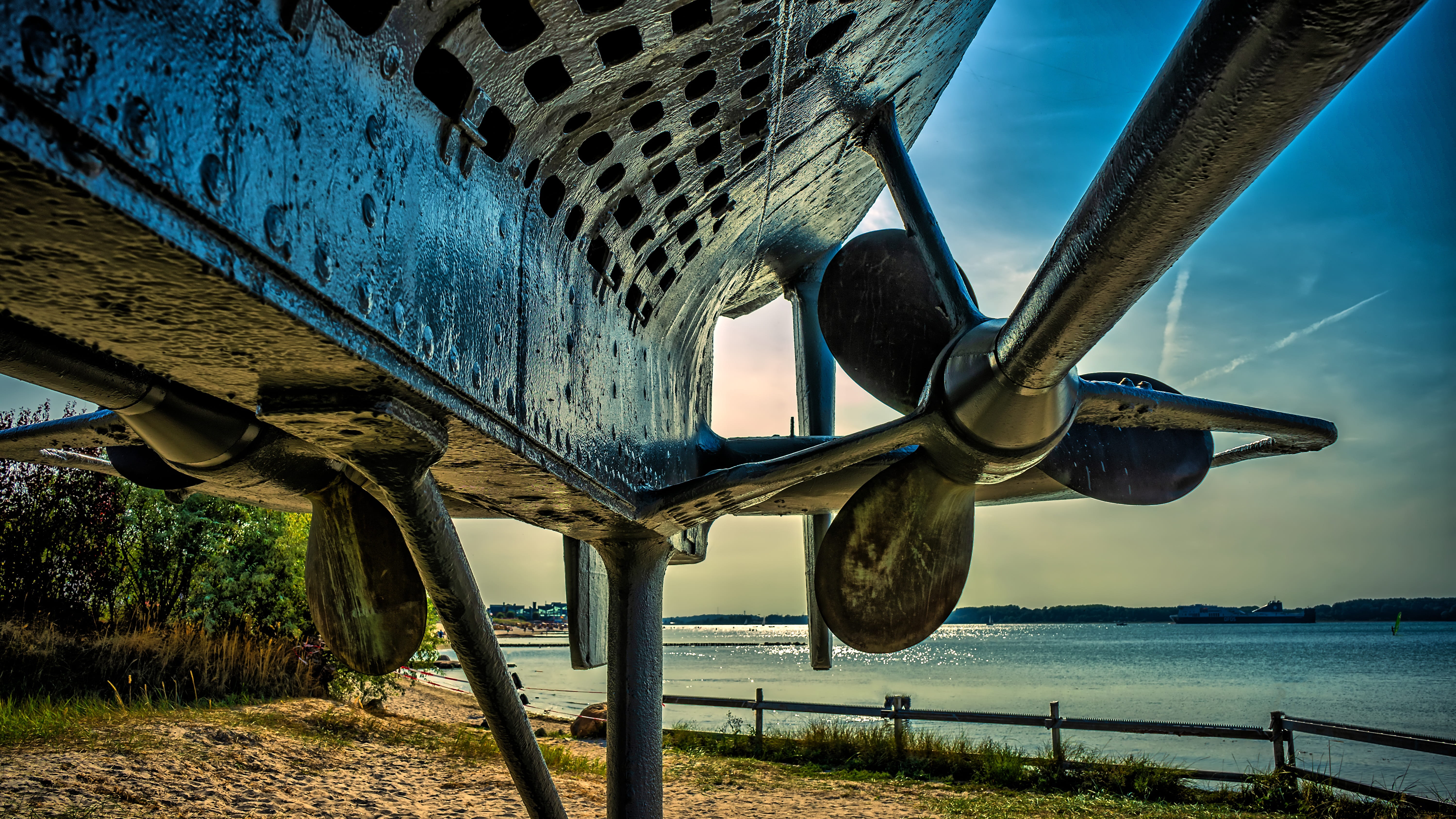 bridge - man made structure, connection, outdoors, old, screw, coast, bridge, underneath, steel, iron, sky, drive, water, propeller, blue, no people, transportation, HD Wallpaper