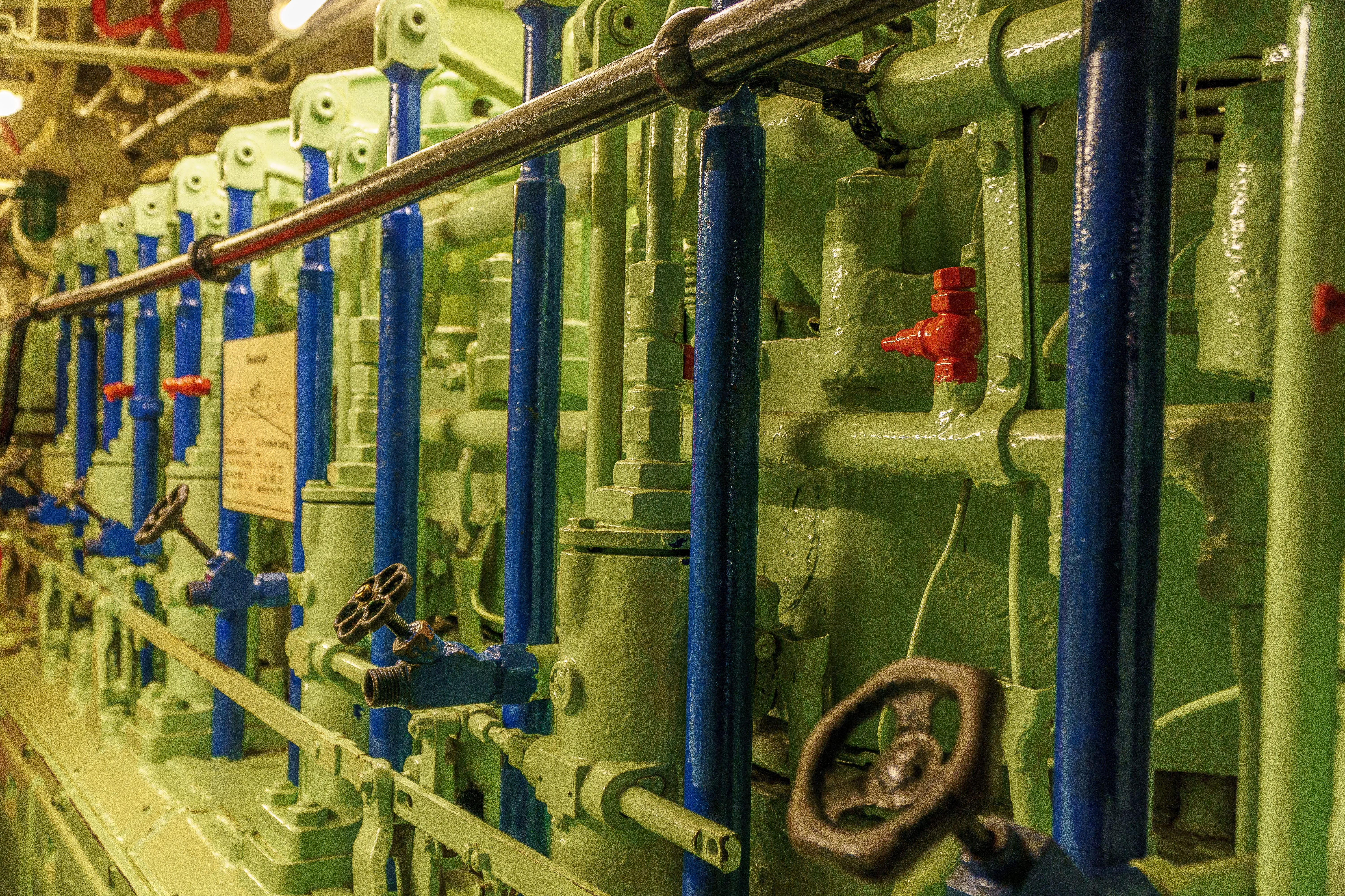 baltic sea, historically, metal, factory, technology, indoors, machinery, u-boat 995, mode of transportation, day, business, laboe, wheel, blue, red, eng, HD Wallpaper