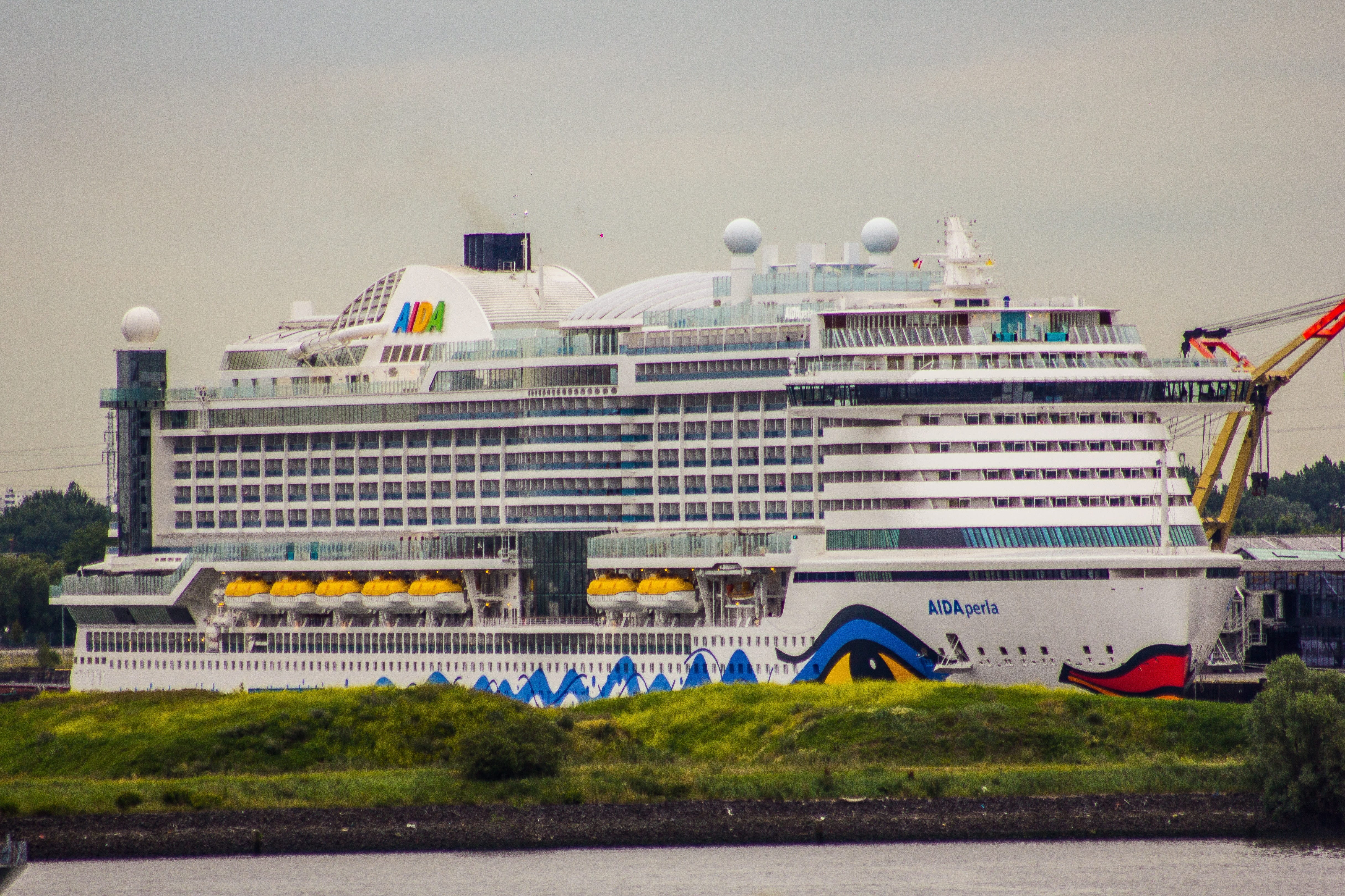 building exterior, big, water, mode of transportation, plant, cruise ship, aida, cruise, aida perla, kiss mouth, nature, built structure, architecture, HD Wallpaper