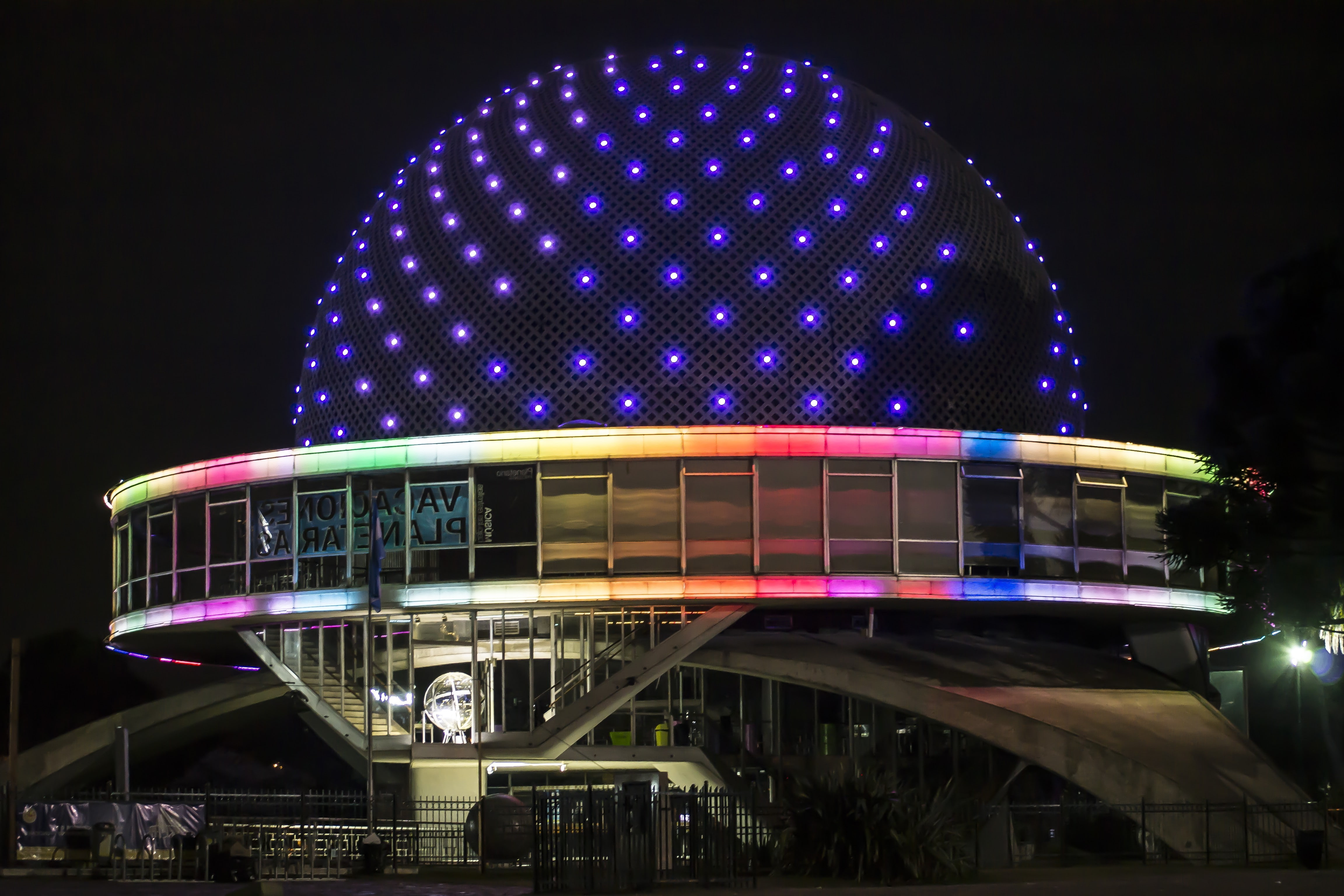 lighting equipment, nightlife, architecture, building exterior, Planetarium, low angle view, arts culture and entertainment, sky, amusement park ride, city, HD Wallpaper