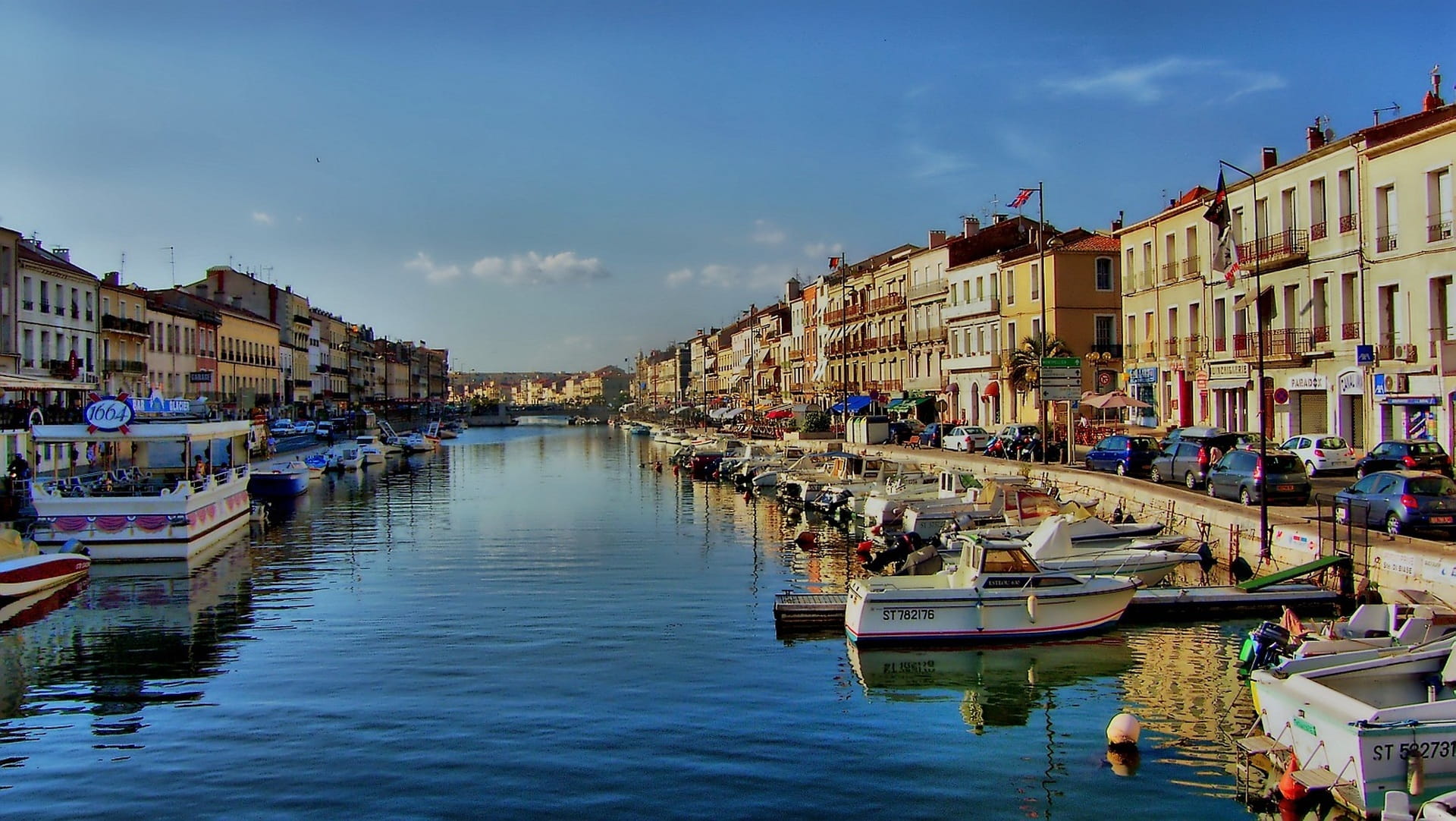 Channel, tourism, architecture, day, travel Destinations, incidental people, cloud - sky, cityscape, Boats, haven, 1080P, blue, harbor, house, transportation, HD Wallpaper
