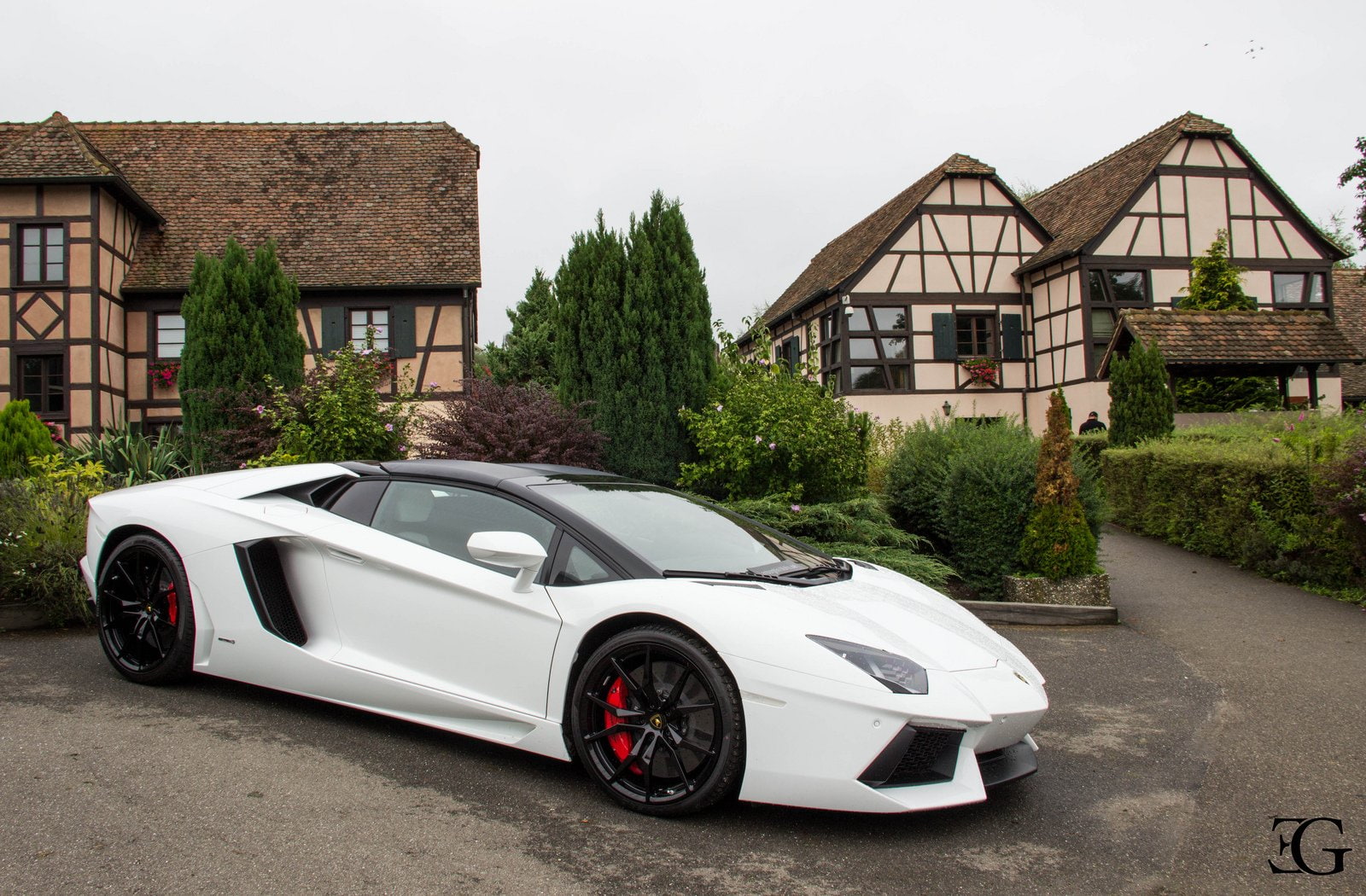 lp700, blanche, italian, 720P, supercars, aventador, white, bleue, black, lamborghini, cars, HD Wallpaper