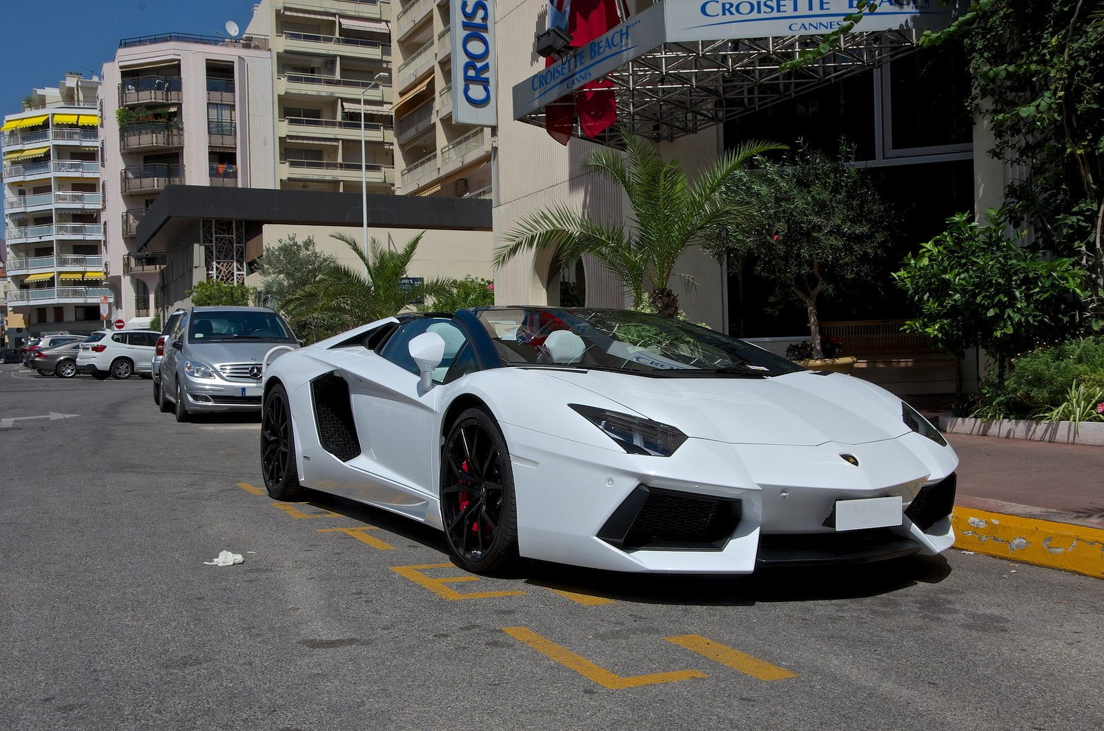 aventador, lamborghini, 720P, white, italian, supercars, roadster, blanche, lp700 4, HD Wallpaper