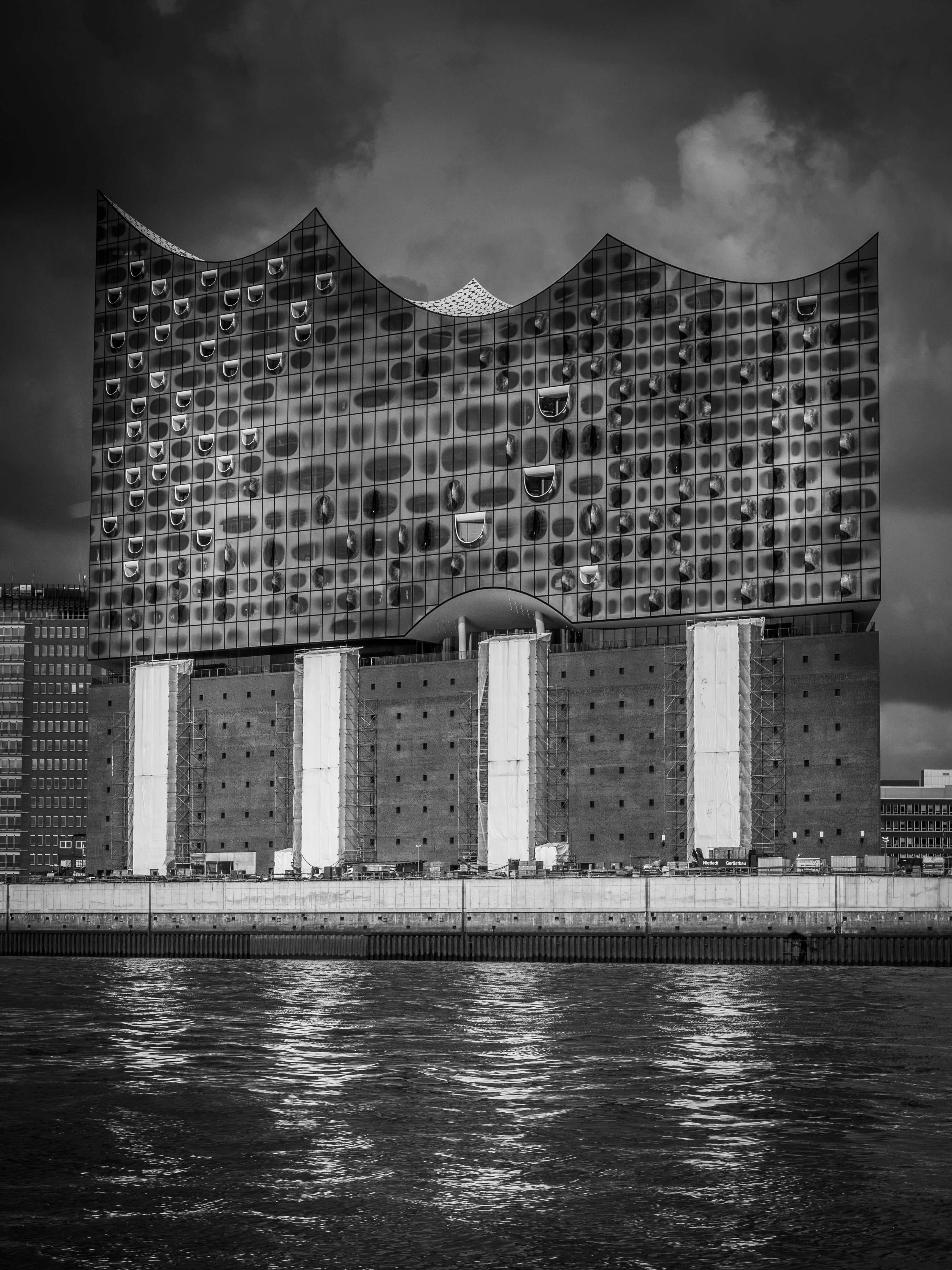 waterfront, home, window, building exterior, outdoors, idyllic, grayscale, mood, 4K, orchestra, elbe, maritime, epic, beside, lake, black and white, facade, Phone HD Wallpaper
