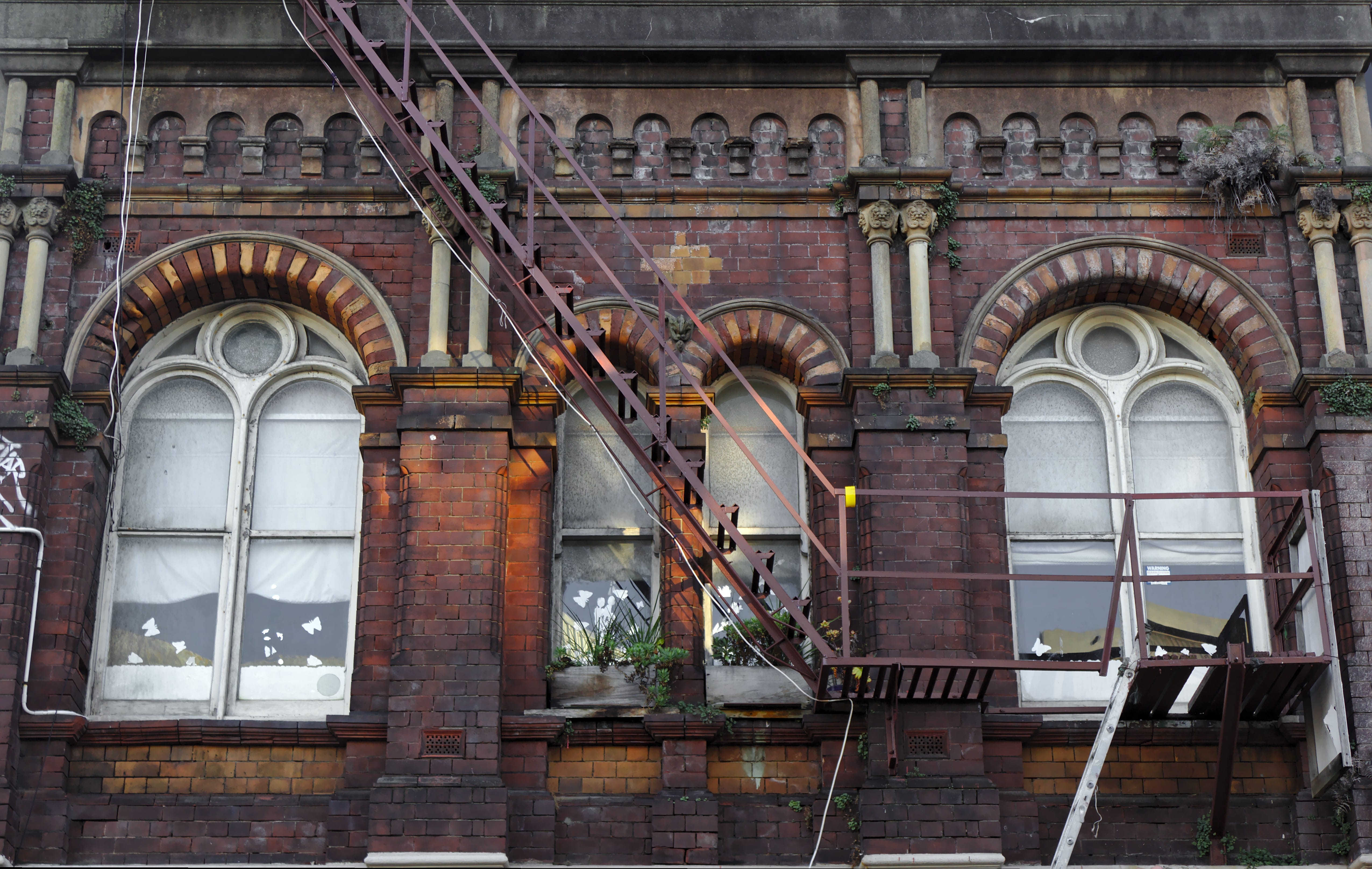cuba street, building, glass - material, stairs, lighting equipment, brick, history, built structure, railing, building exterior, no people, old, the past, HD Wallpaper