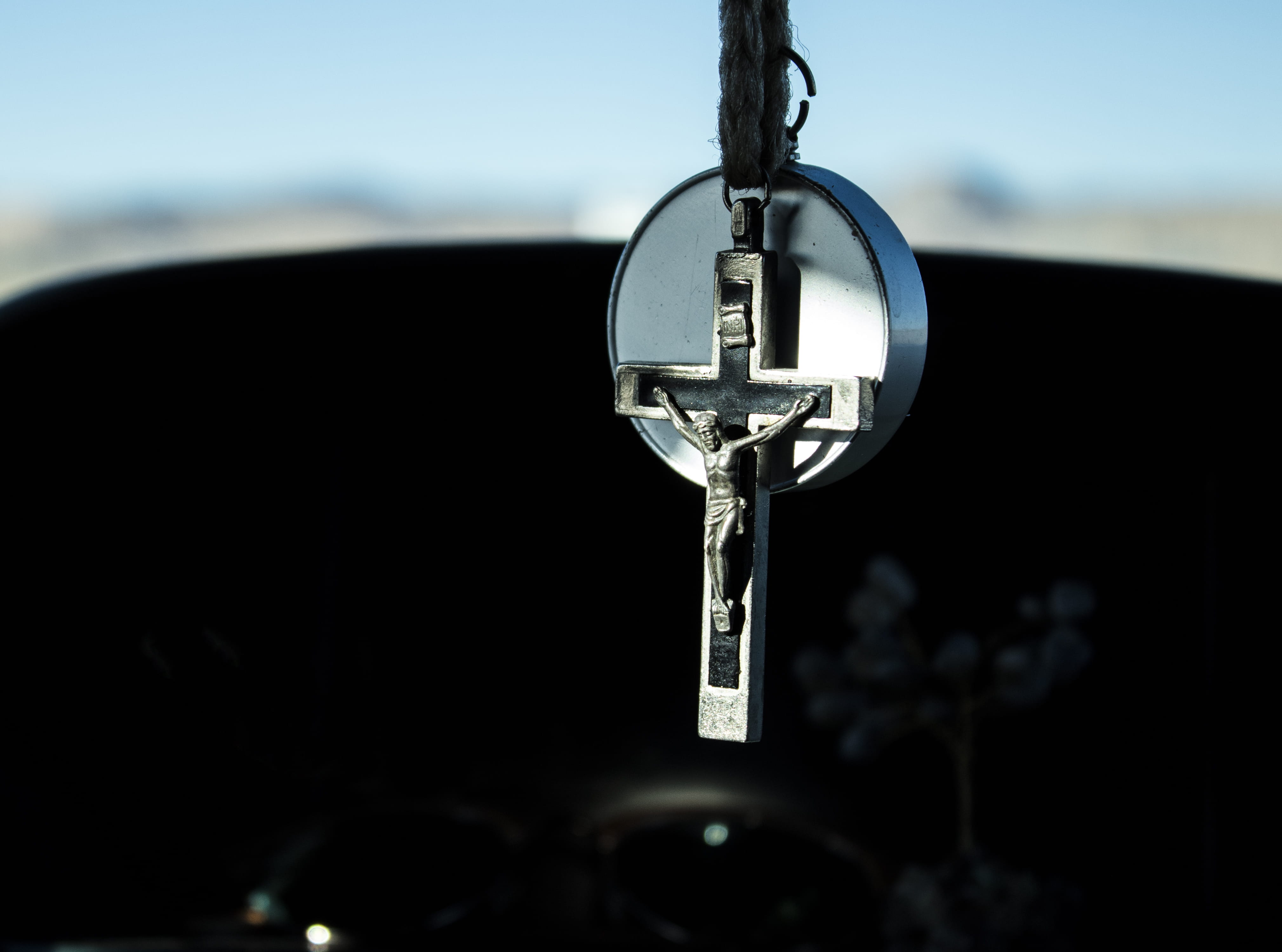no people, focus on foreground, wellington, christianity, key ring, metal, motion, west highway drive, silver colored, selective focus, united states, 4K, HD Wallpaper