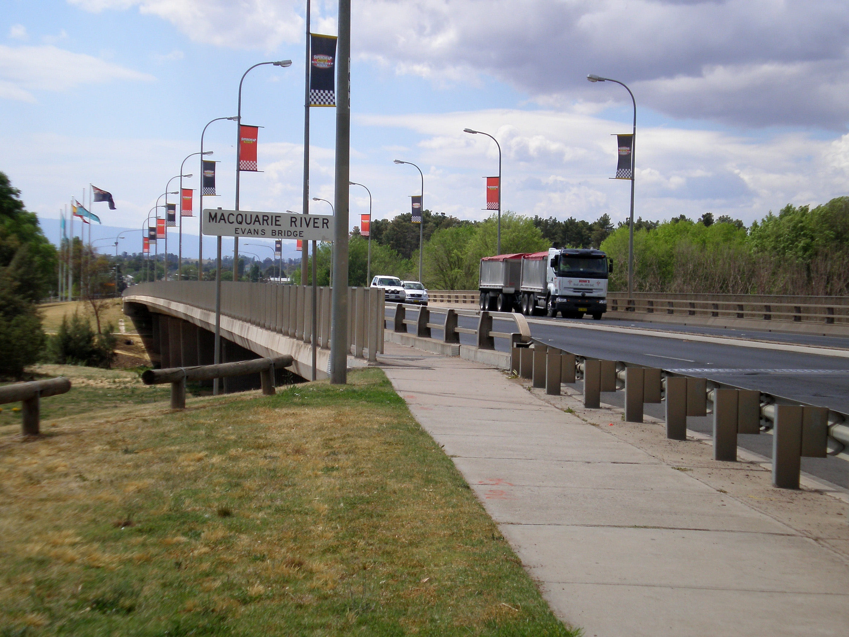 Kelso, street, 2K, outdoors, river, built structure, land vehicle, crossing, sky, street light, photos, rail transportation, new, Bridge, evans bridge, HD Wallpaper