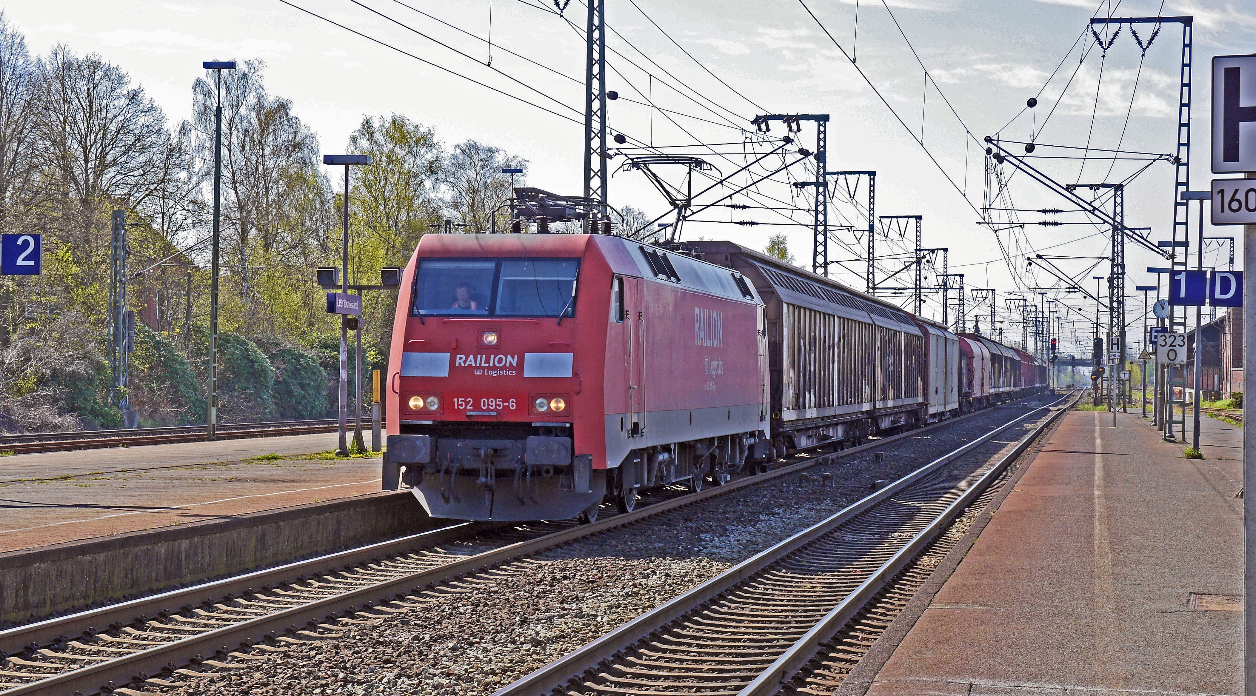 power supply, railroad station platform, electric locomotive, flat land, day, br152, power line, catenary, goods train locomotive, cable, freight train, HD Wallpaper