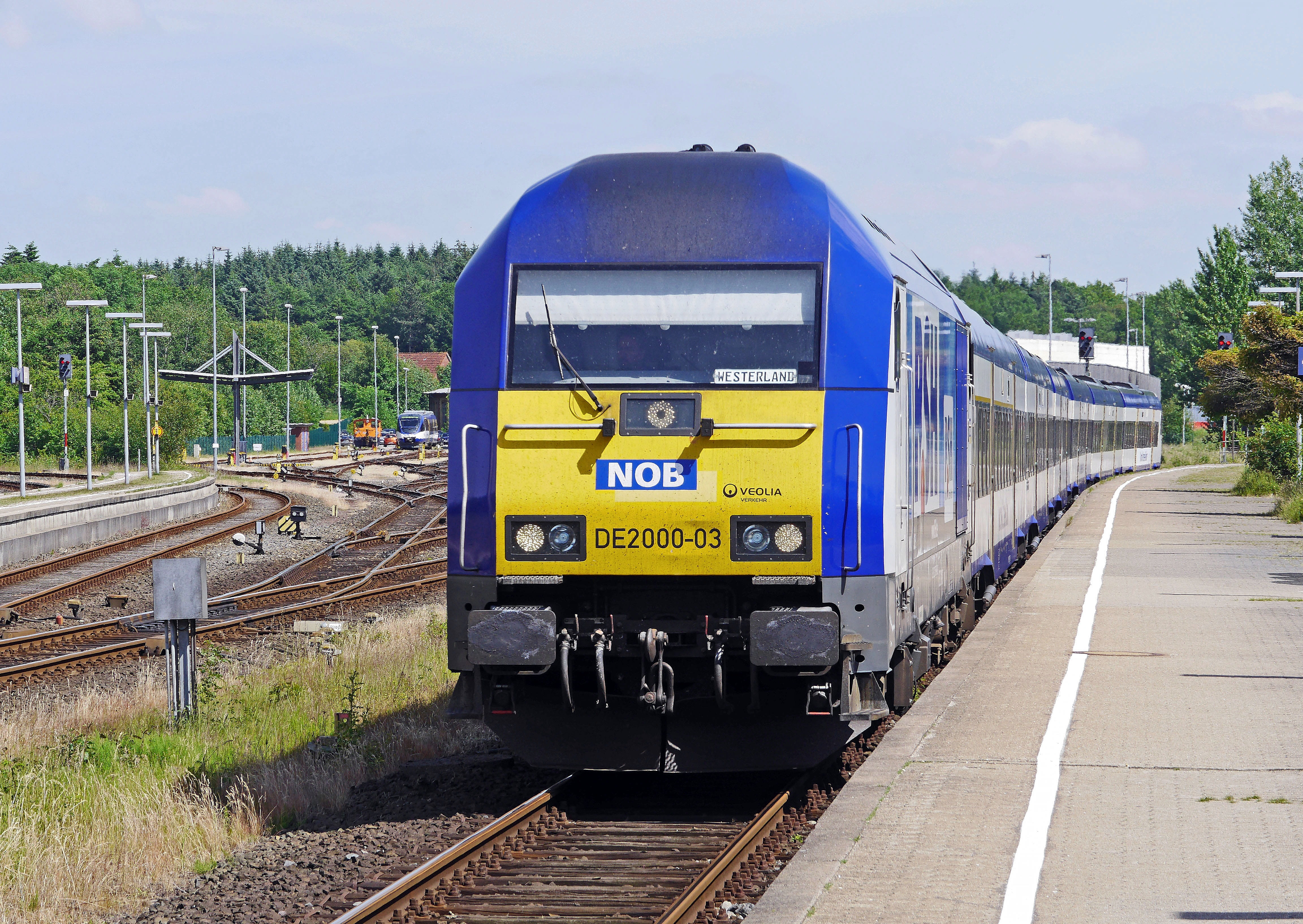 railroad car, train - vehicle, train, passenger train, nob, outdoors, Gateway, hamburg-westerland, railroad station platform, rail transportation, locomotive, HD Wallpaper