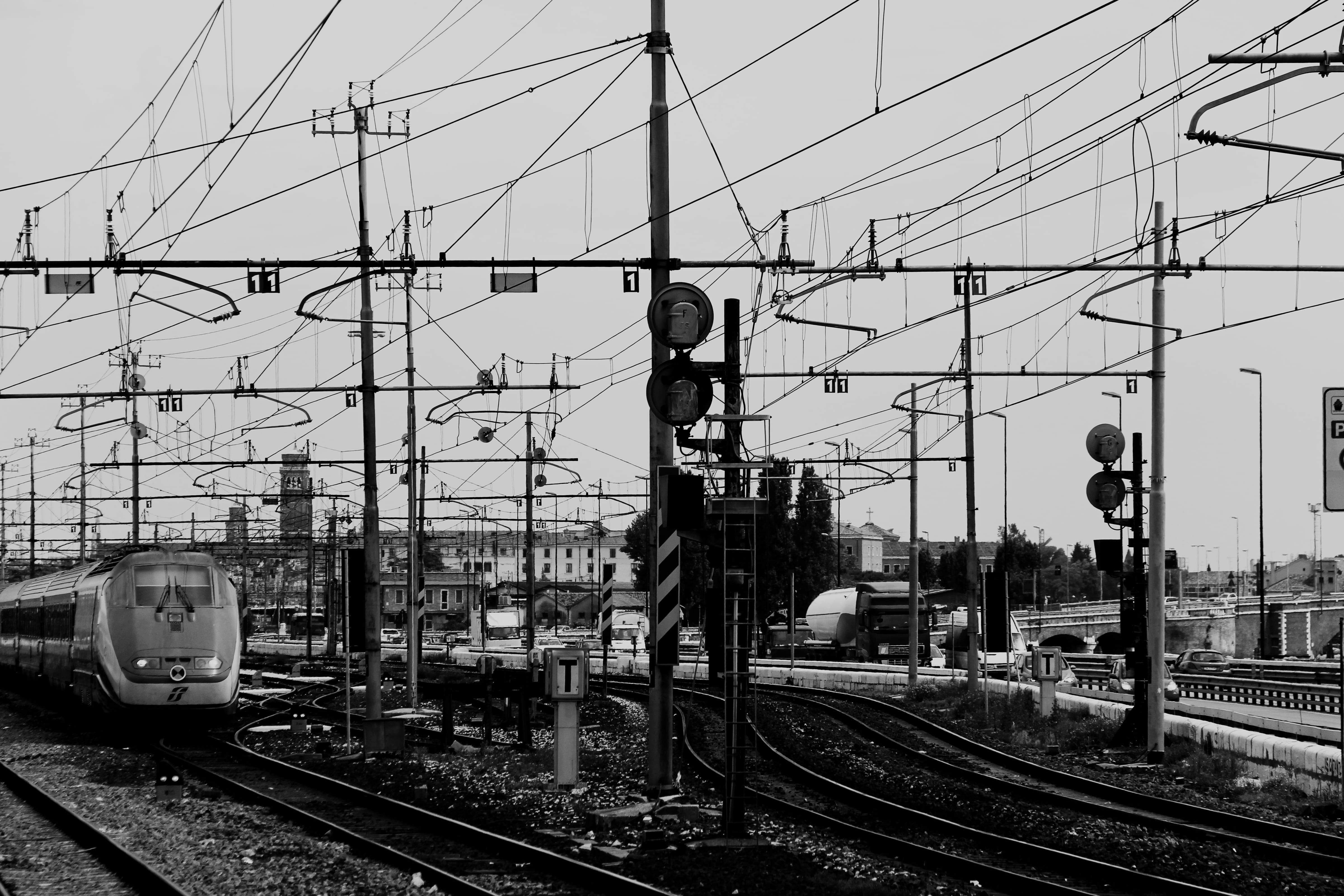 travel, curf, built structure, line, electric, 4K, power supply, electricity pylon, railroad track, mode of transportation, railway, transportation, train, HD Wallpaper