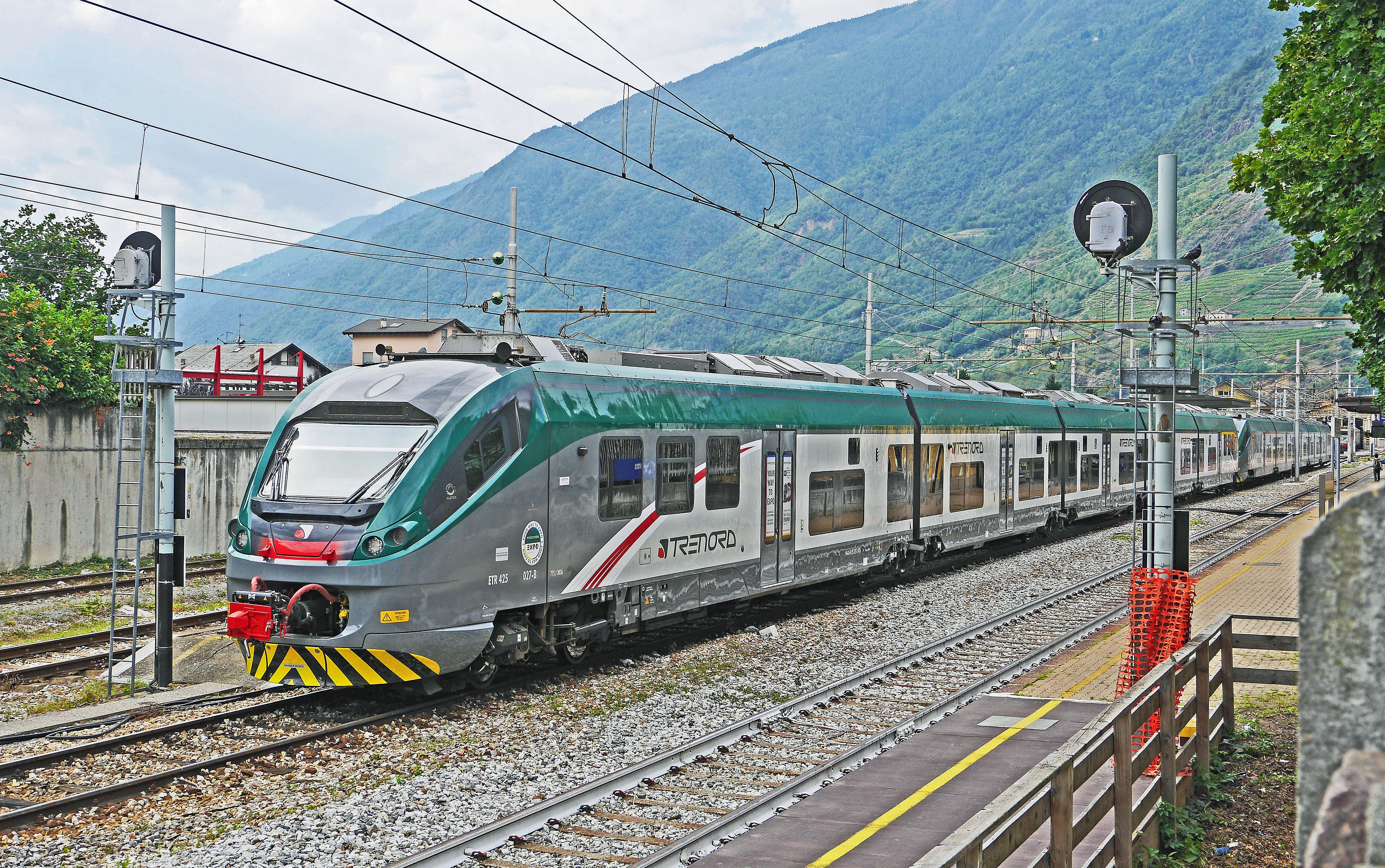 etr 425, no people, electricity, siding, day, railroad track, final destination, travel, nature, train, italy, etr425, trenord, new, green, built structure, HD Wallpaper