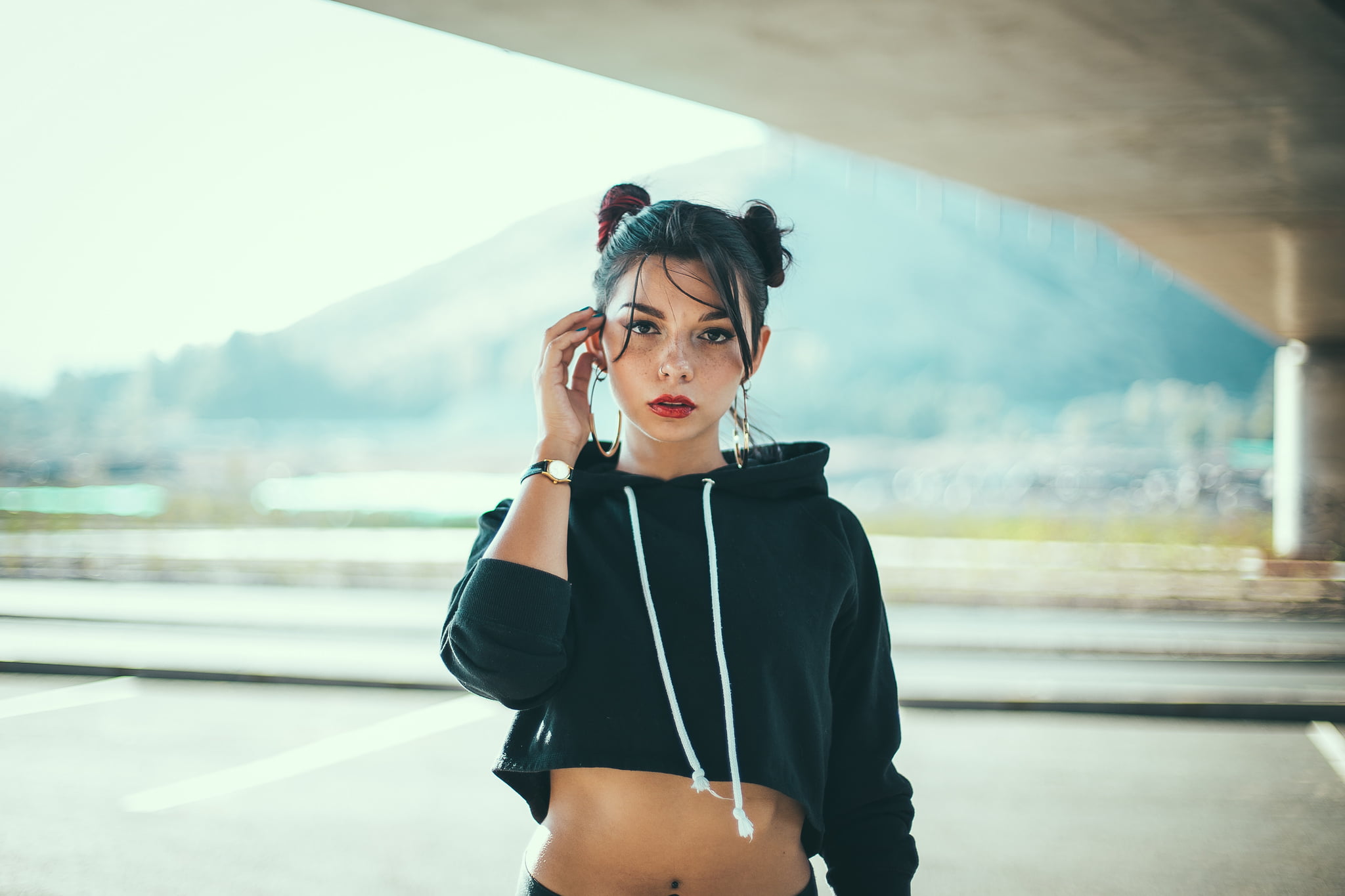 women, adult, belly, lifestyles, young women, front view, hairstyle, wireless technology, technology, beautiful woman, three quarter length, 1080P, red lipstick, HD Wallpaper