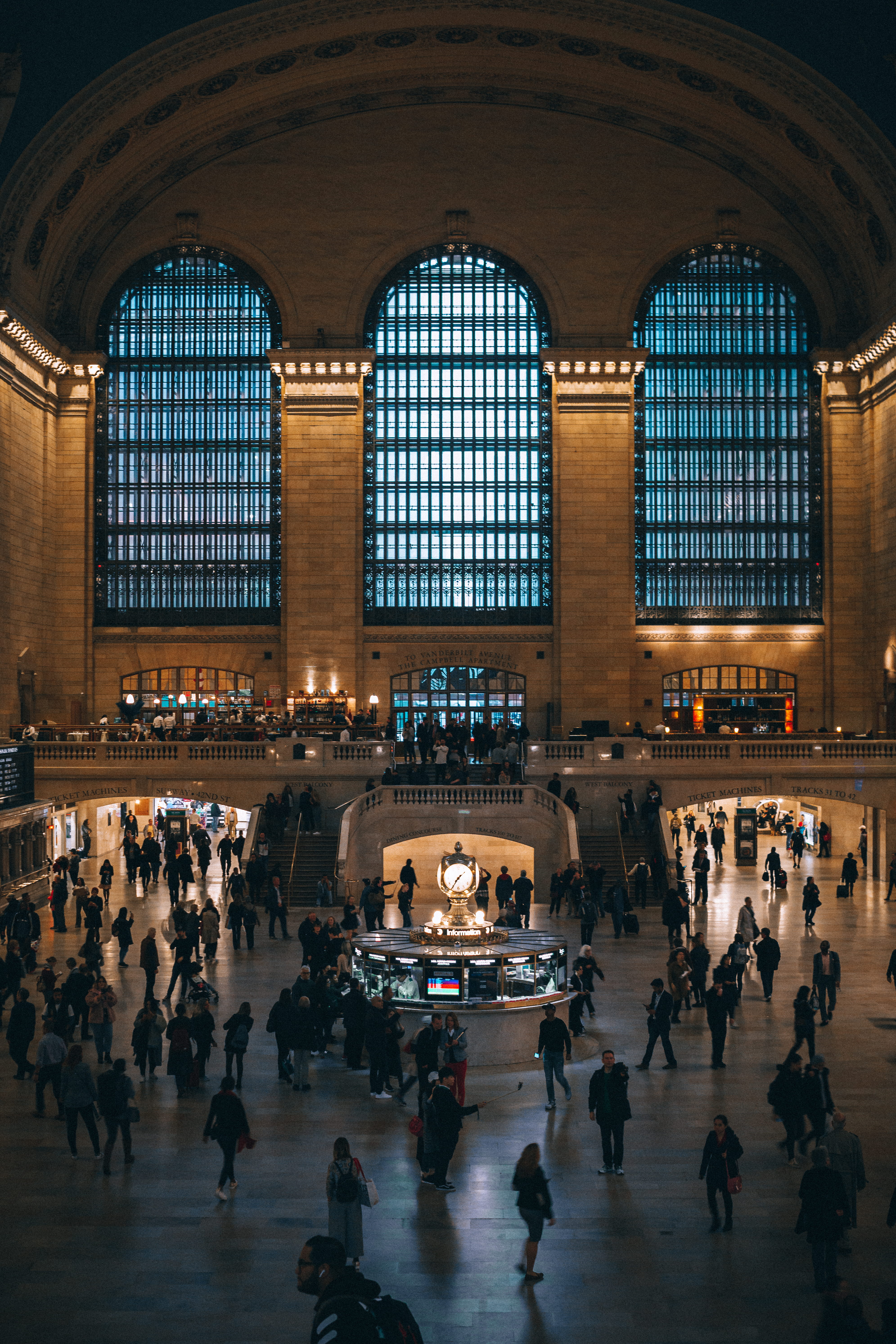 ceiling, landmark, illuminated, 5K, railroad station, urban, usa, people, flooring, indoors, european, built structure, large group of people, travel destinations, Phone HD Wallpaper