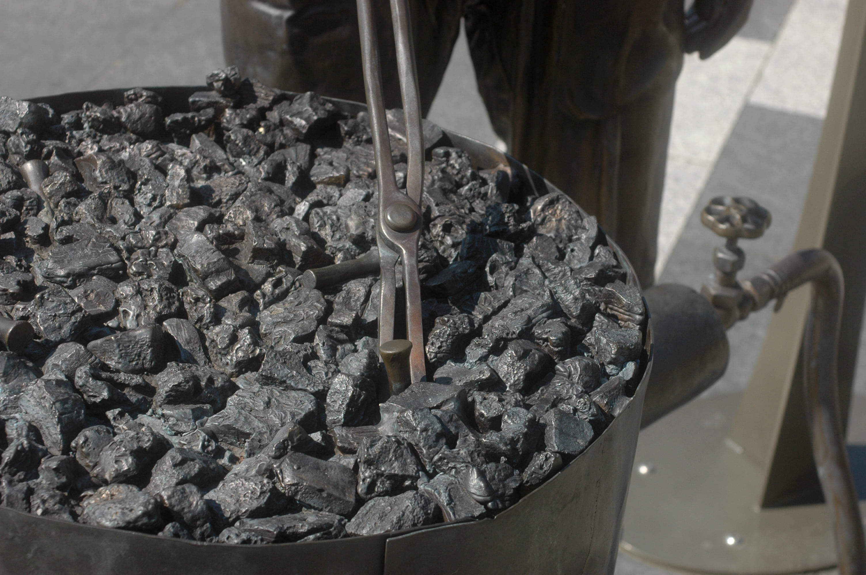 large group of objects, preparation, food, burning, hot, old, 2K, sweet food, table, container, abundance, pouring, indoors, hot-coals, incense, rivet, HD Wallpaper
