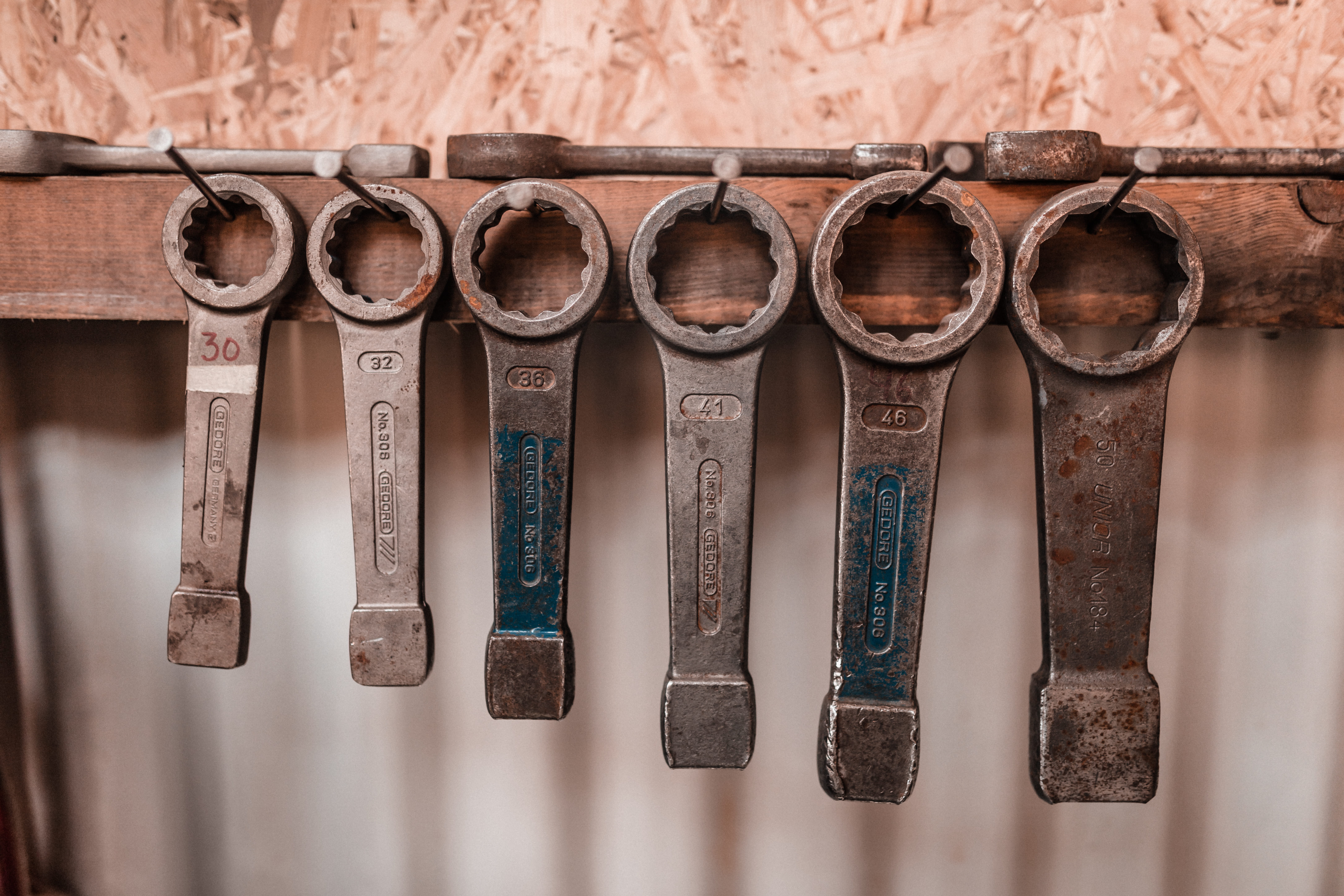 wrenches, leather, group of objects, work tool, wall - building feature, nostalgia, order, steel, choice, old-fashioned, 8K, indoors, workshop, no people, HD Wallpaper