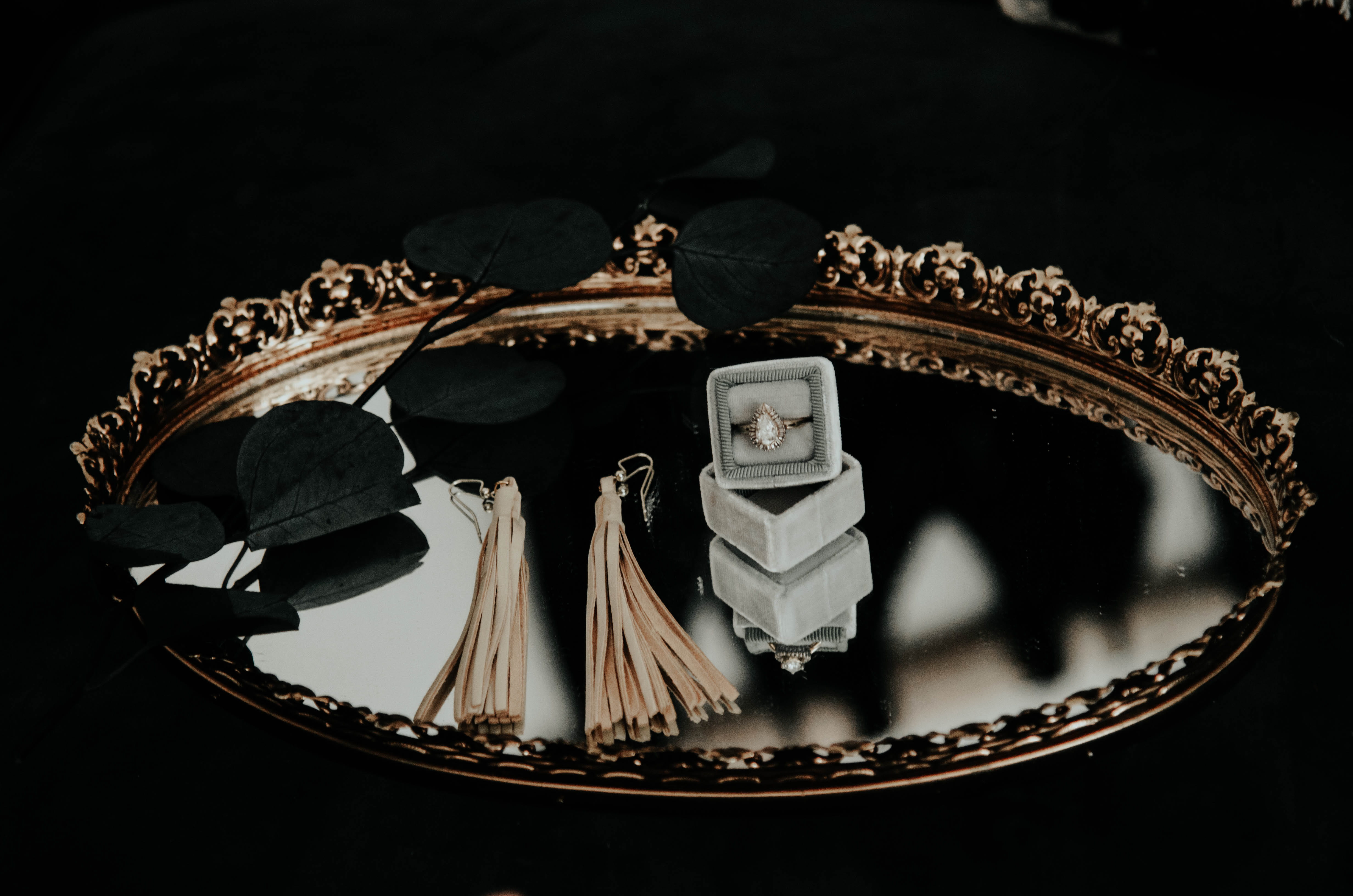 the past, single object, celebration, 4K, box, royalty, dark, architecture, earring, no people, colored, mirror, black background, history, tray, human representation, HD Wallpaper
