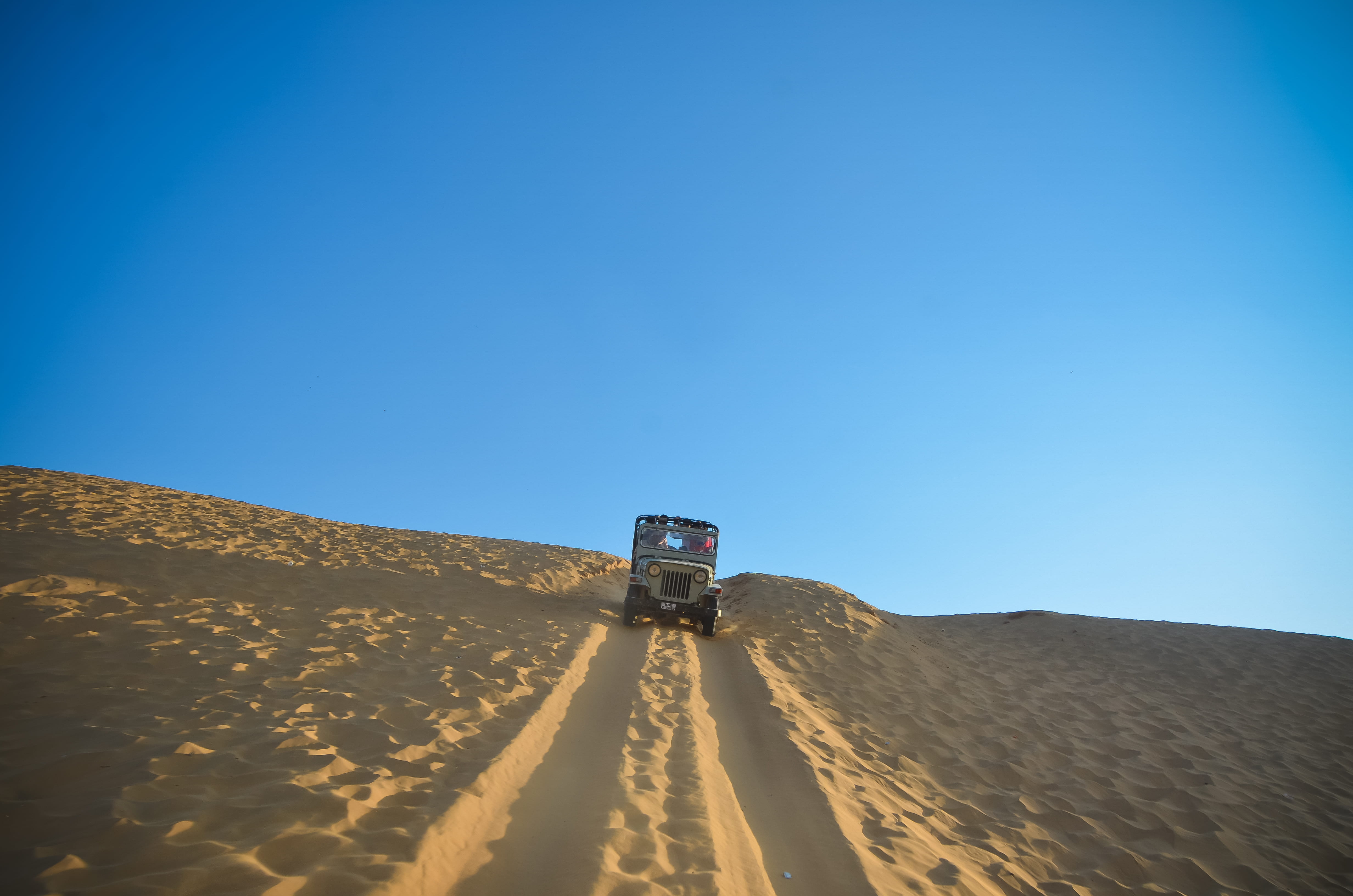 mode of transportation, travelling, on the move, sunlight, road trip, transportation, gray, landscape, desert, outdoors, day, nature, 4K, transport, environment, HD Wallpaper