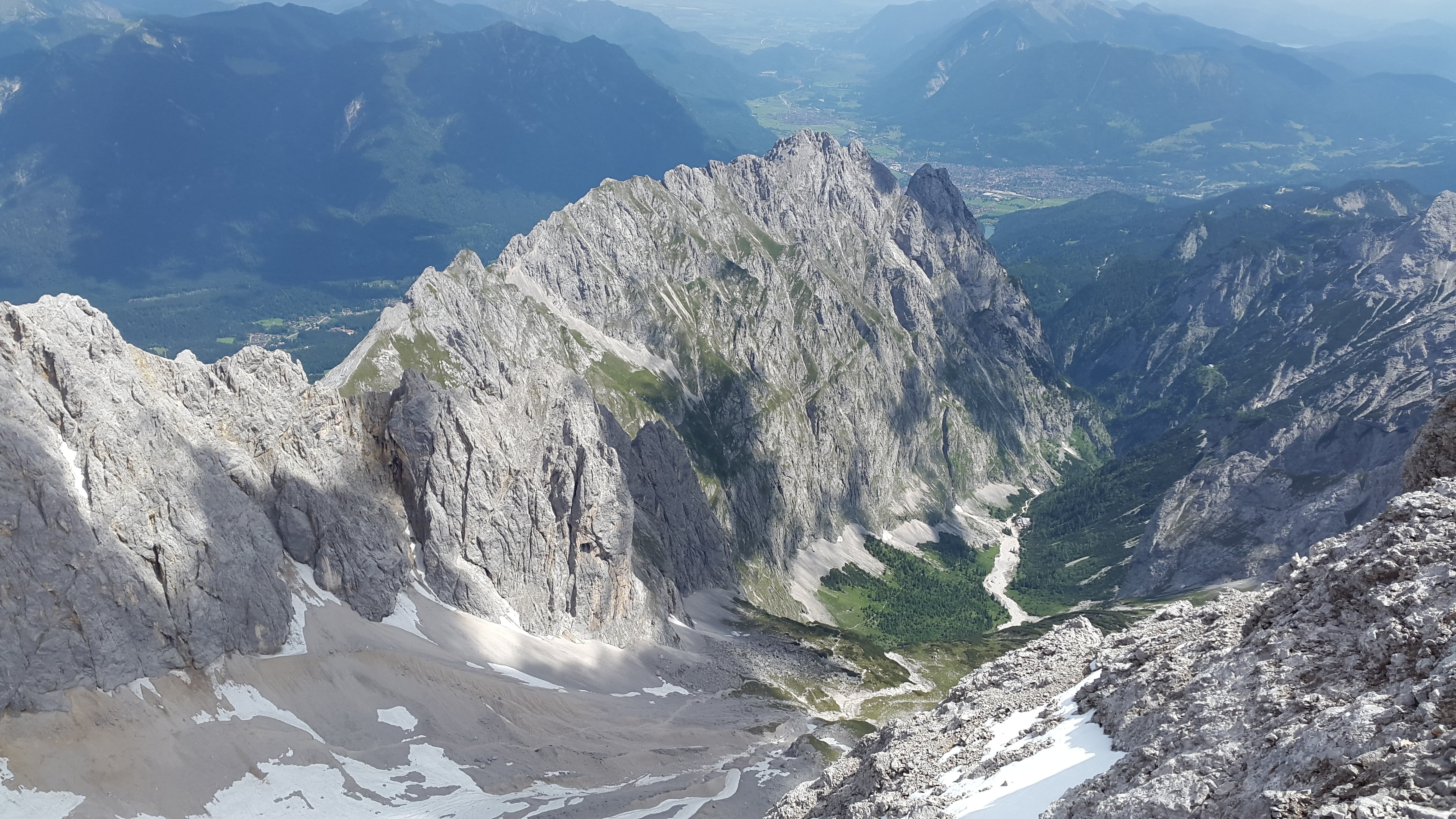wetterstein massif, no people, high angle view, rock - object, non-urban scene, rock, sunlight, rocky, solid, outdoors, beauty in nature, rock ridge, zugspitze massif, HD Wallpaper