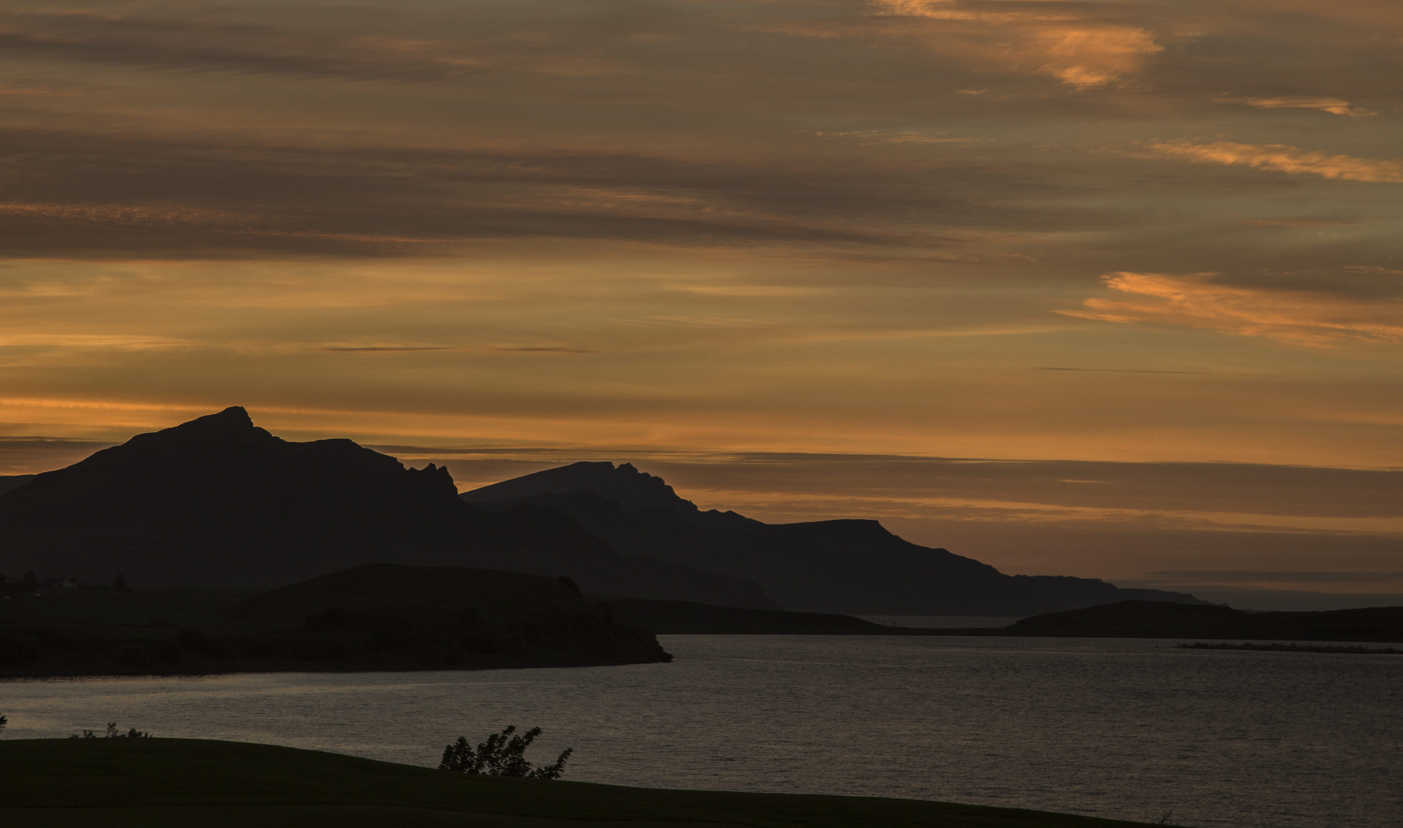 portree, 4K, waterfront, tranquil scene, silhouette, mountain range, water, scenics - nature, sound of raasay, beauty in nature, ben tianavaig, united kingdom, HD Wallpaper