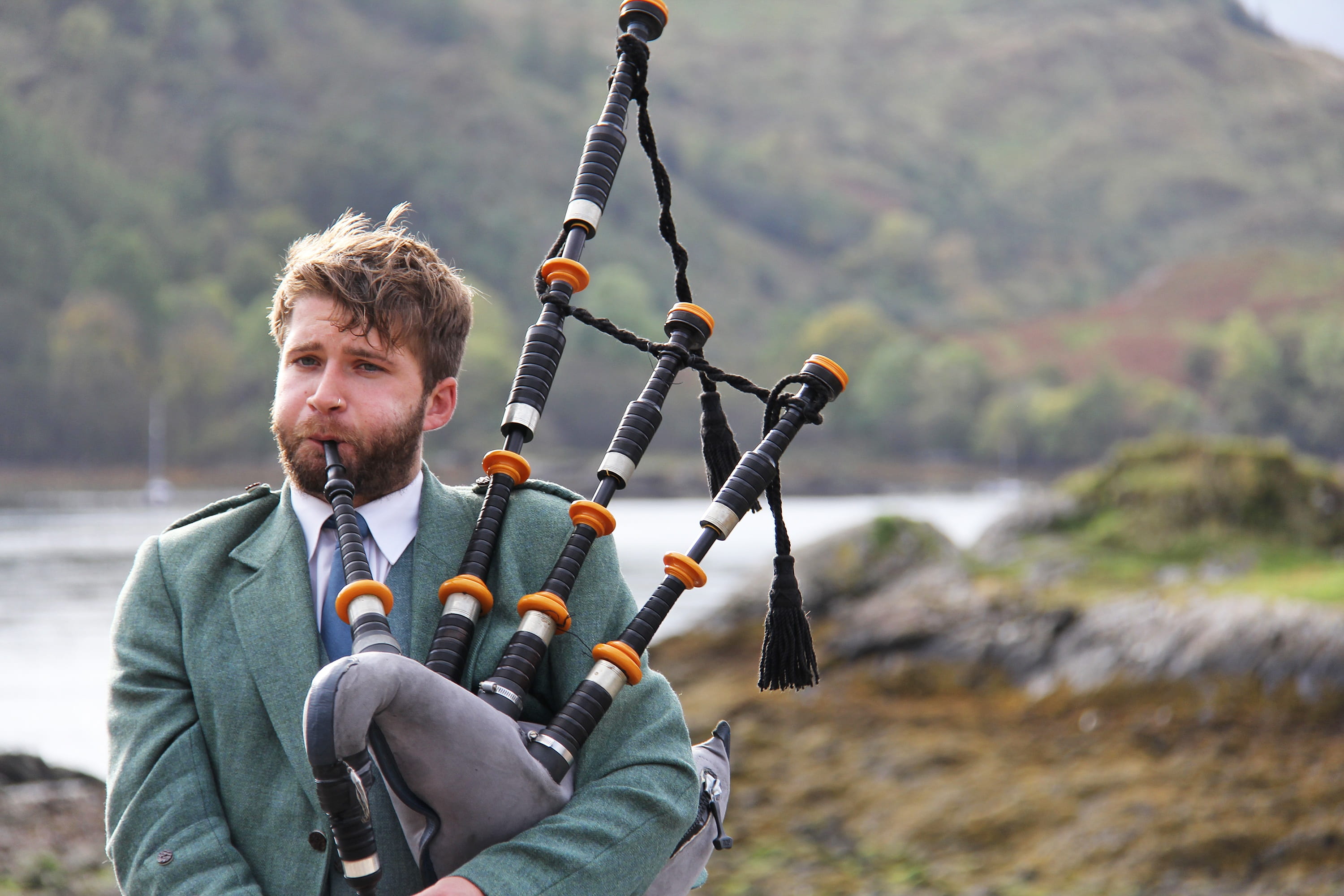young men, one person, playing, scotland, near, holding, music, nature, man, activity, highlander, using, smiling, play, person, portree, kilt, recreational pursuit, HD Wallpaper