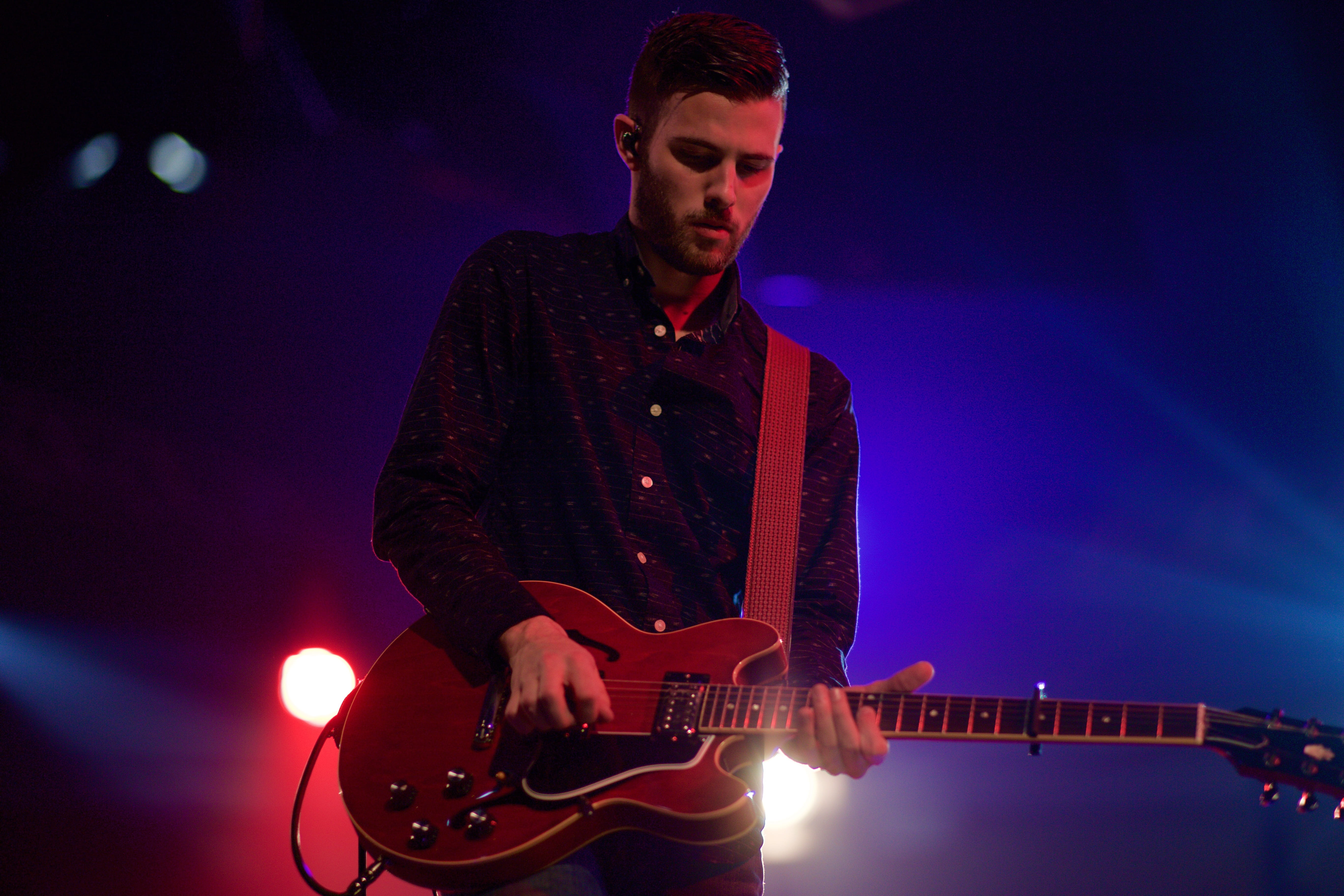 night, nightlife, stage, musical equipment, musician, young adult, electric Guitar, rock Music, entertainment, males, dress shirt, music festival, music, HD Wallpaper