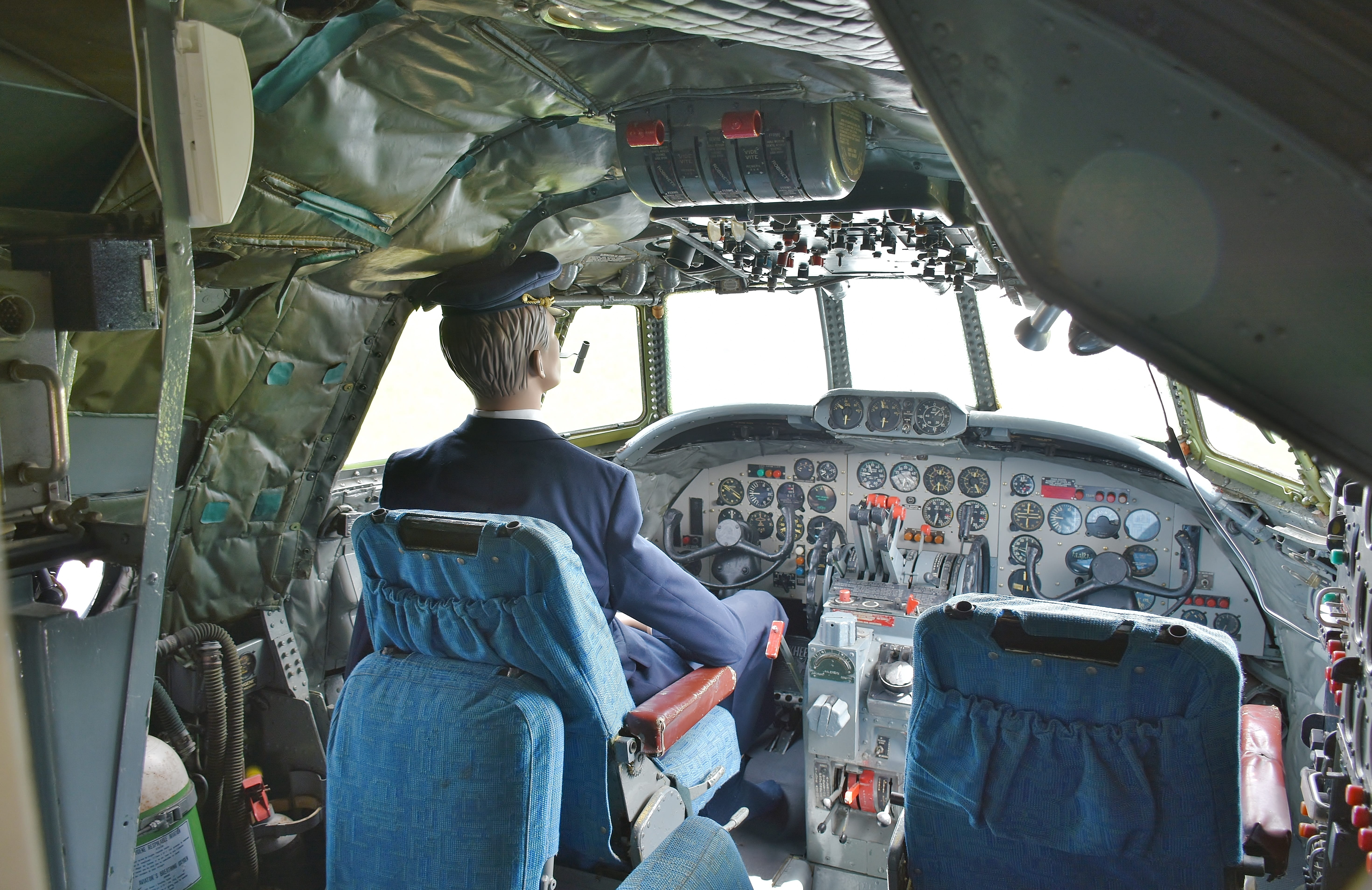 uniform, antique, airport, land vehicle, retro, aviation, working, wing, travel, vehicle interior, board instruments, car, technology, fly, flyer, occupation, HD Wallpaper