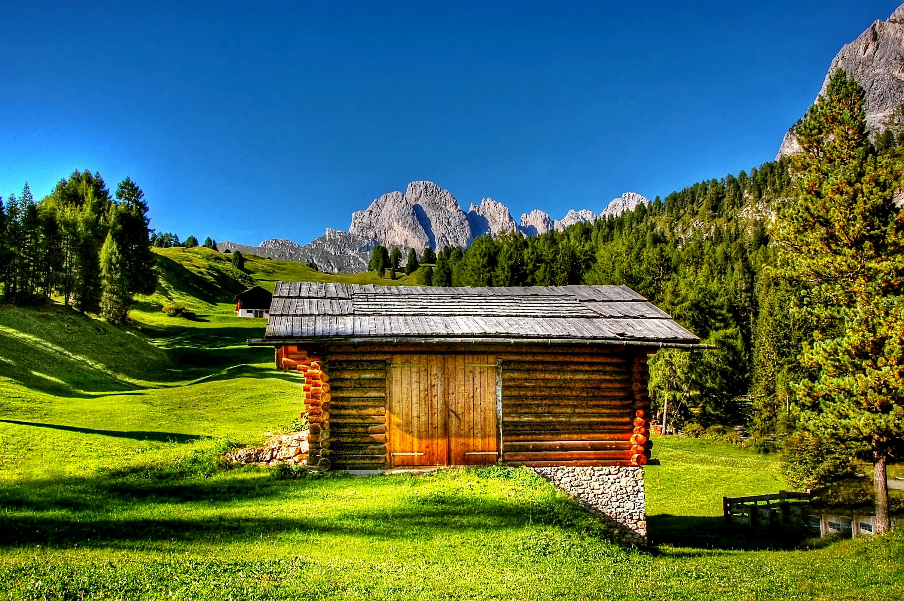 sunlight, grass, mountain range, alm, blue sky, mountain, mountains, 2K, valgardena, wooden, nature, sky, mood, environment, tranquil scene, val gardena, HD Wallpaper