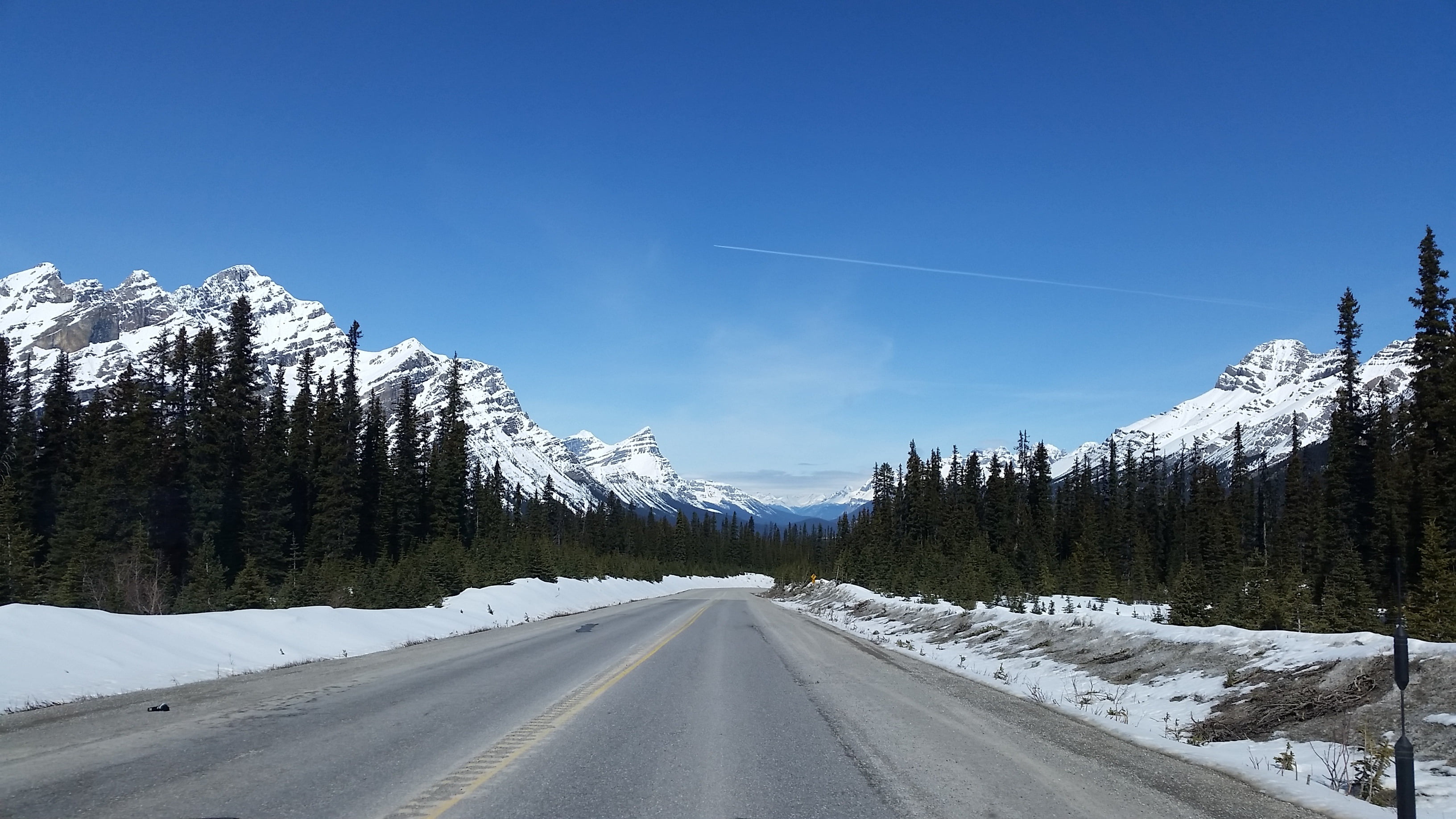 outdoors, 2K, vapor trail, snow, cloud - sky, cold temperature, highway, plant, tranquility, sky, mountain Range, blue, scenics, alberta, ice, white, cold - Temperature, HD Wallpaper