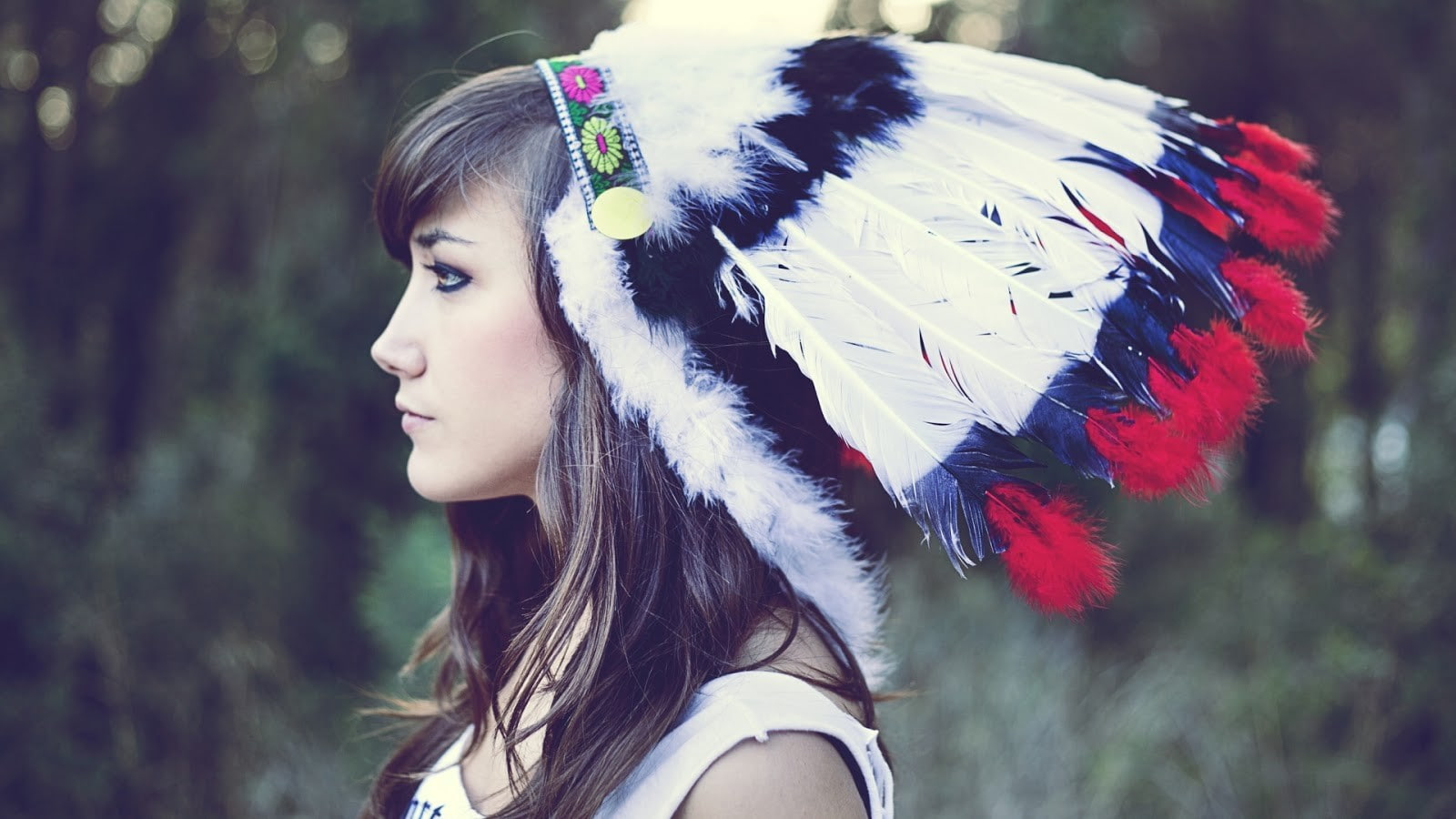 young adult, looking, outdoors, laurel wreath, beauty, profile view, portrait, nature, focus on foreground, headshot, headdress, hair, beautiful woman, HD Wallpaper
