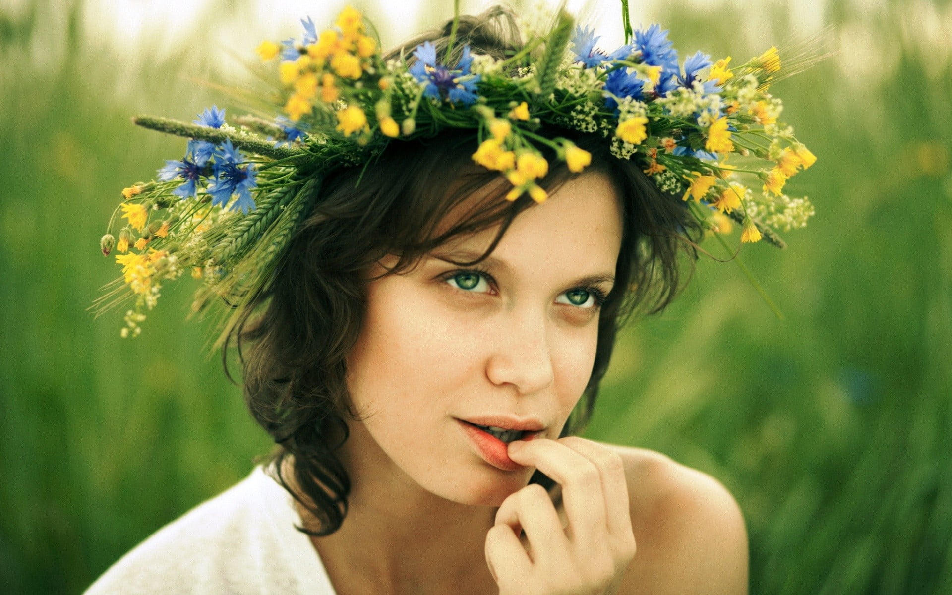 one person, women, nature, face, outdoors, plant, close-up, laurel wreath, flowers, young women, hair, flowering plant, finger in mouth, day, flower head, HD Wallpaper