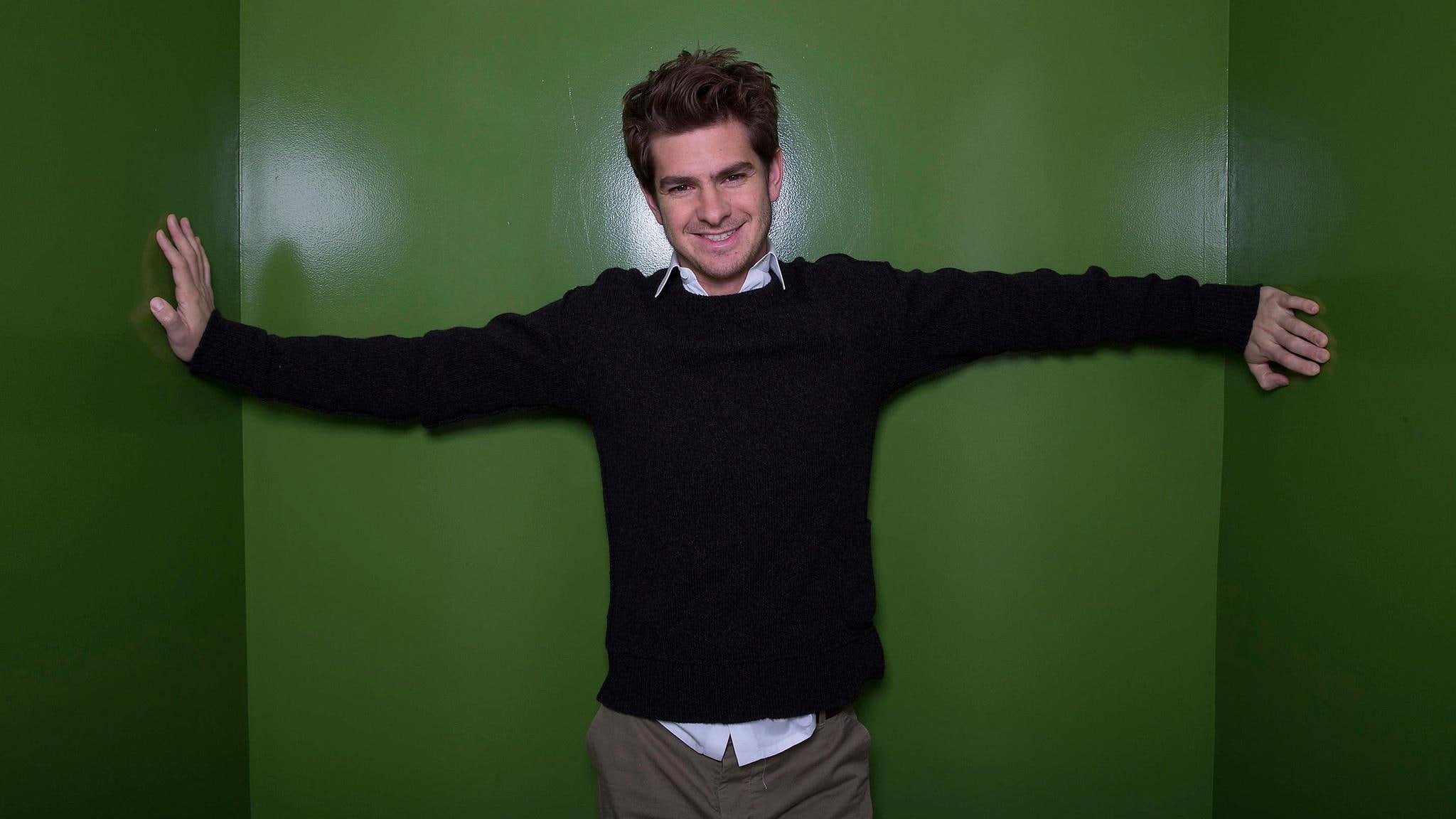 room, actor, black, 1080P, andrew, photoshoot, andrew garfield, sweater, garfield, celebrity, HD Wallpaper