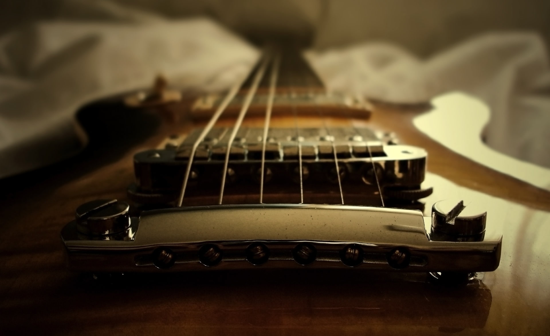 musical equipment, paul, wood - material, arts culture and entertainment, close-up, still life, focus on foreground, gibson, brown, studio shot, single object, HD Wallpaper