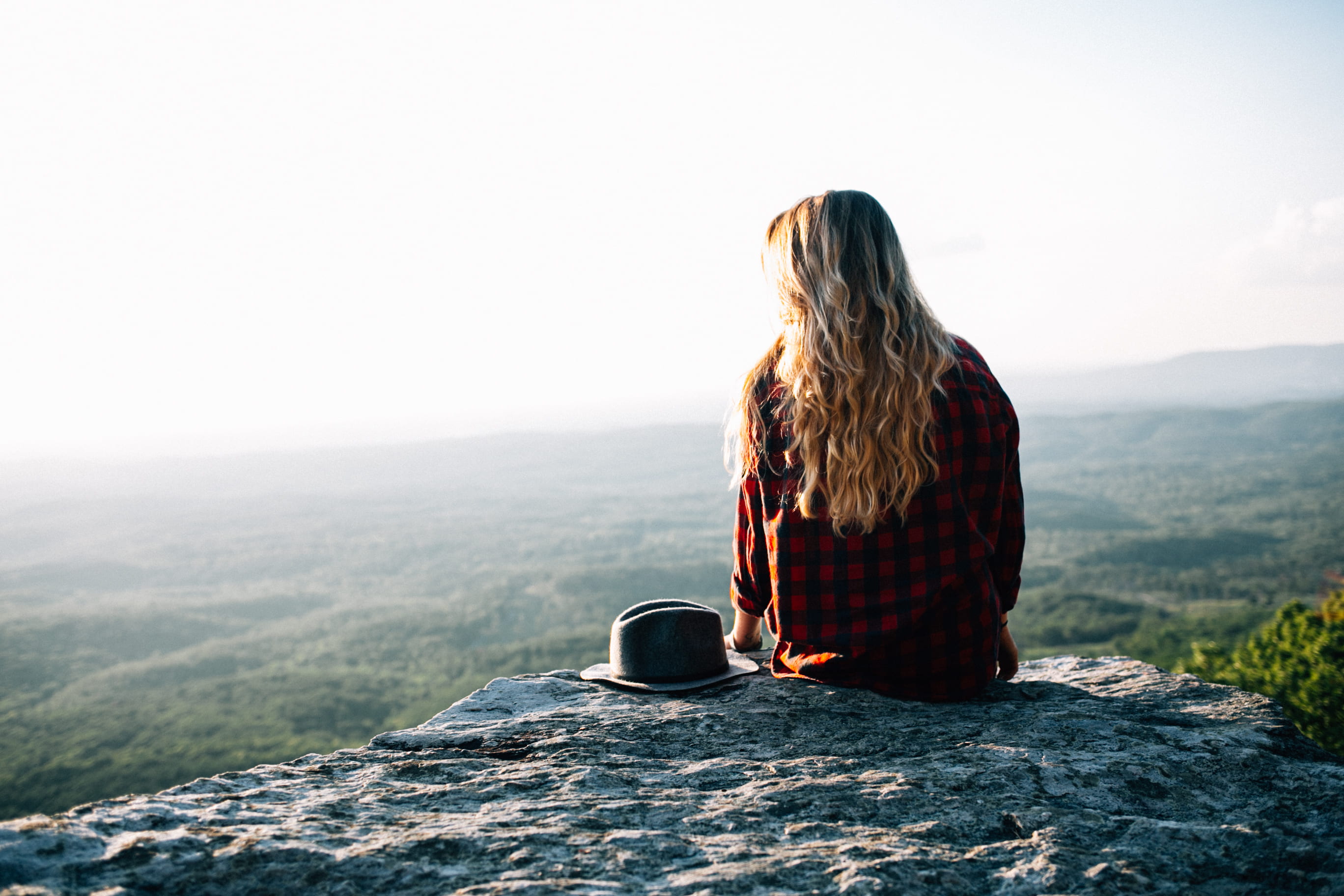 thinking, hairstyle, holiday, nature, 2K, outside, mountain, rear view, one person, side, vacations, sitting, wearing, wondering, beauty in nature, trip, HD Wallpaper