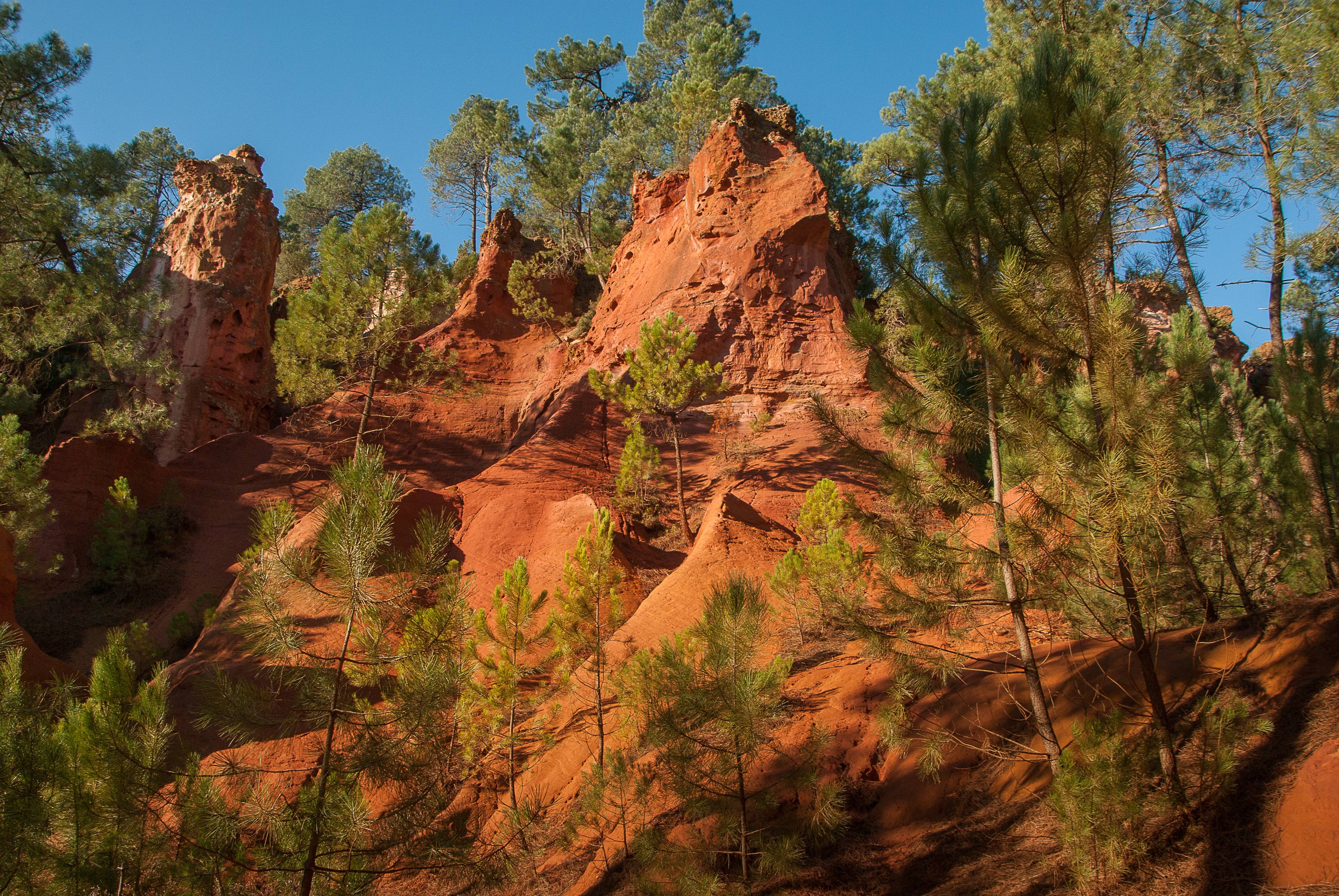 roussillon, outdoors, uSA, scenics - nature, landscape, tranquil scene, sandstone, 4K, physical geography, day, non-urban scene, rock, red, france, plant, HD Wallpaper
