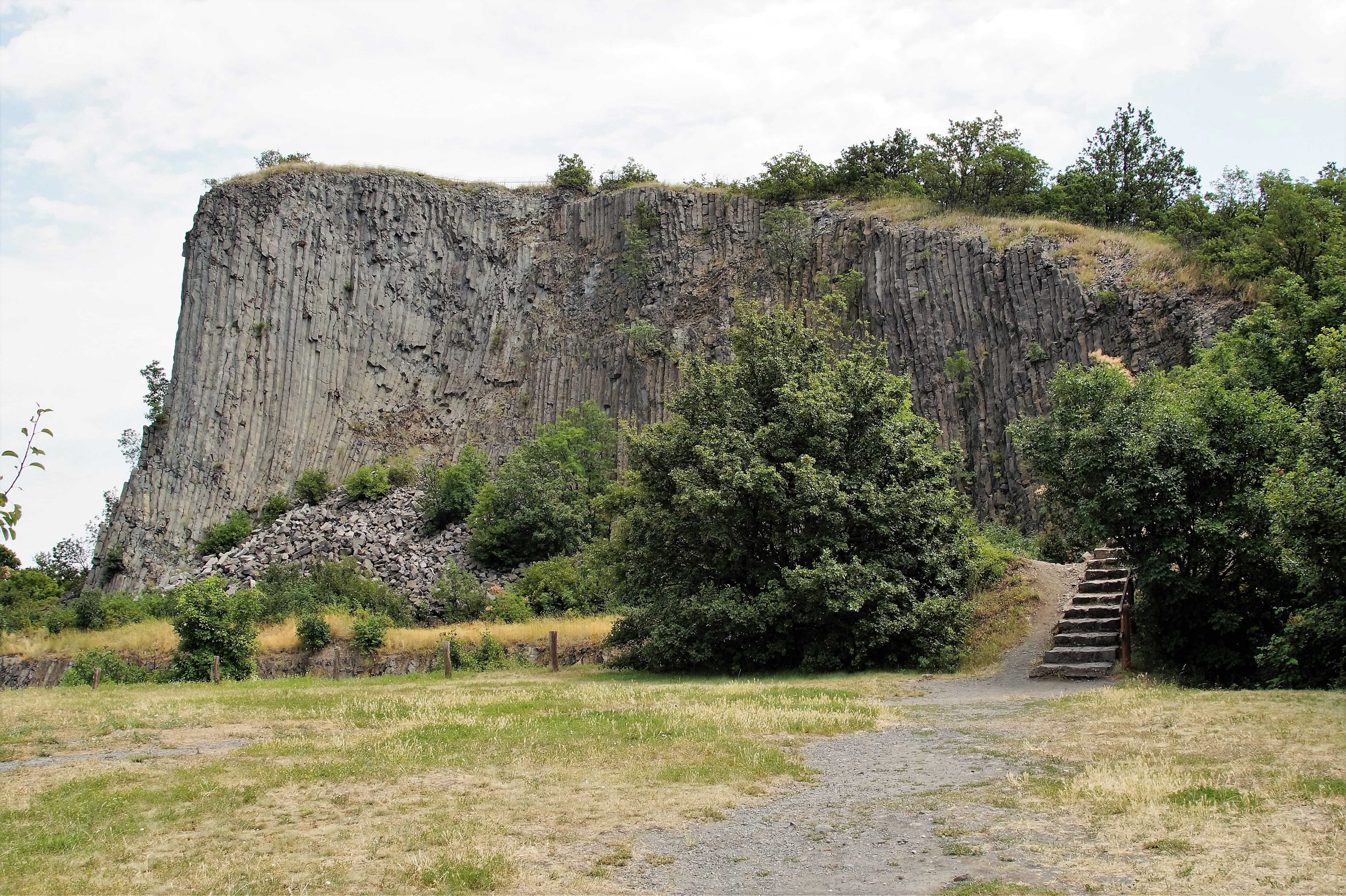 monoszló, rock - object, beauty in nature, rock, nature, tranquil scene, picnic spot, no people, tranquility, land, ancient civilization, solid, sky, formation, HD Wallpaper