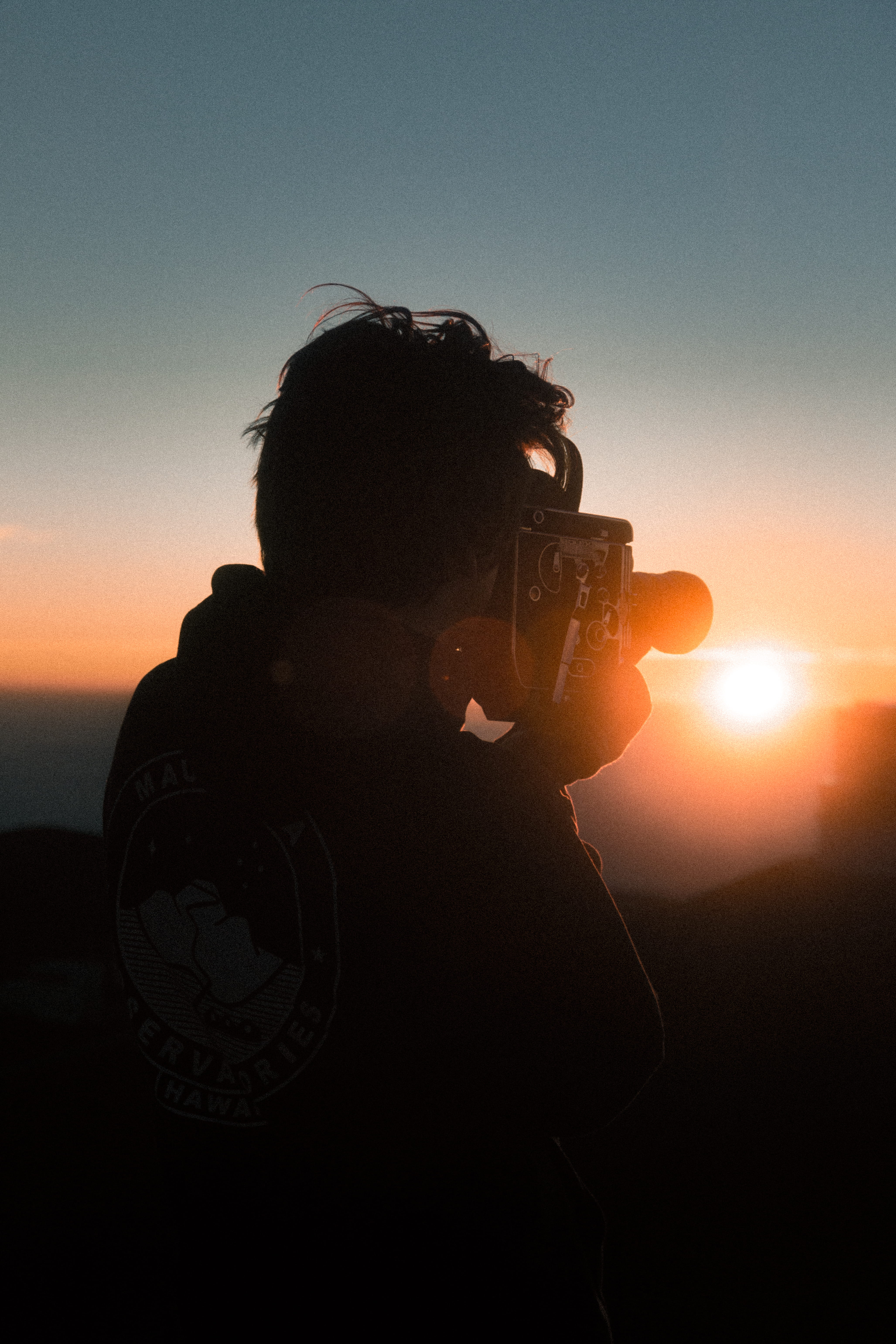 lifestyles, adult, documentary, film, photographer, hobbies, 5K, cloud, men, silhouette, videography, sun, classic, females, golden, sunset, videographer, Phone HD Wallpaper