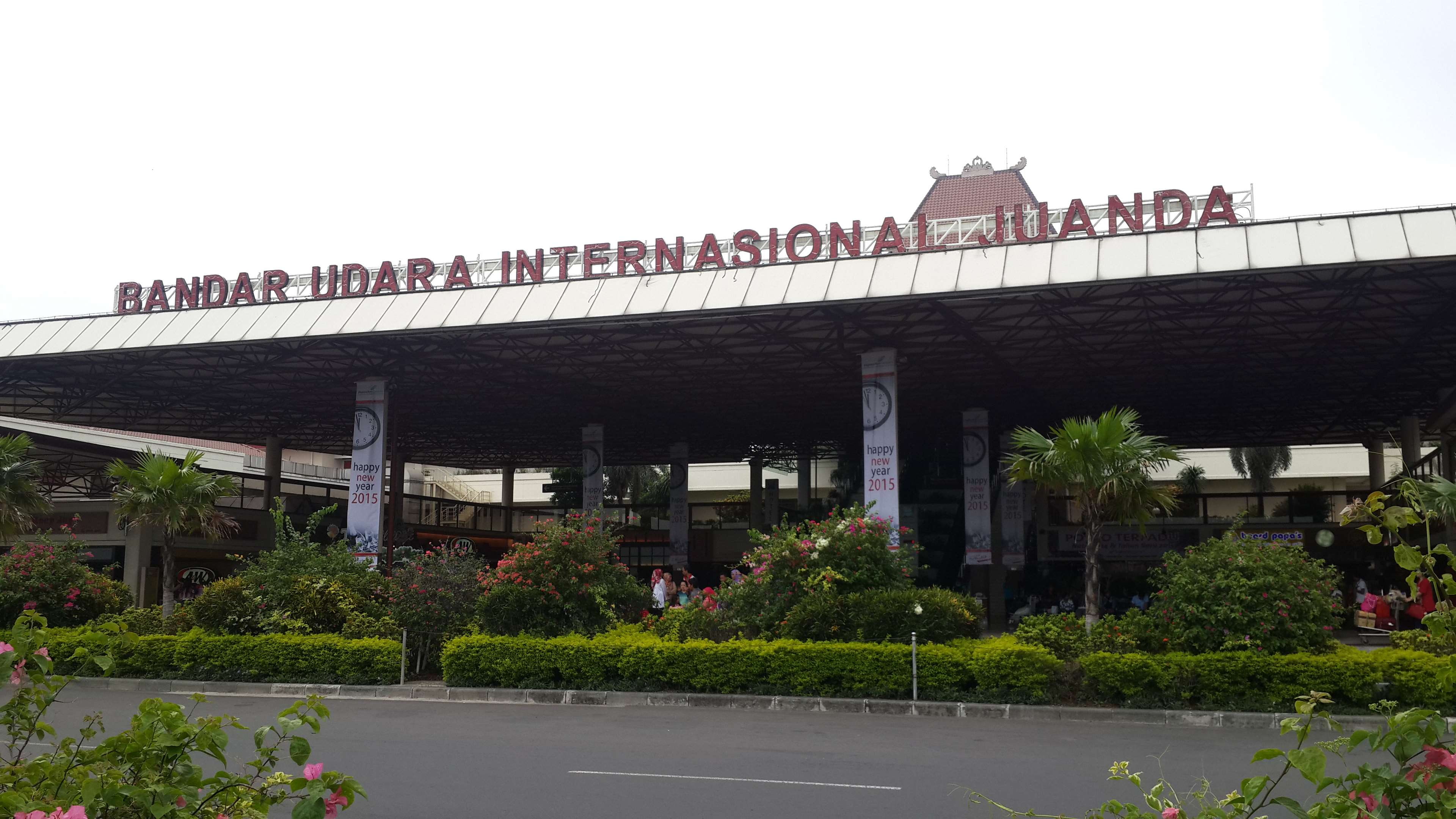 growth, airport, roof, city, building exterior, plant, copy space, house, building, no people, surabaya, architecture, juanda, nature, international, indonesia, HD Wallpaper