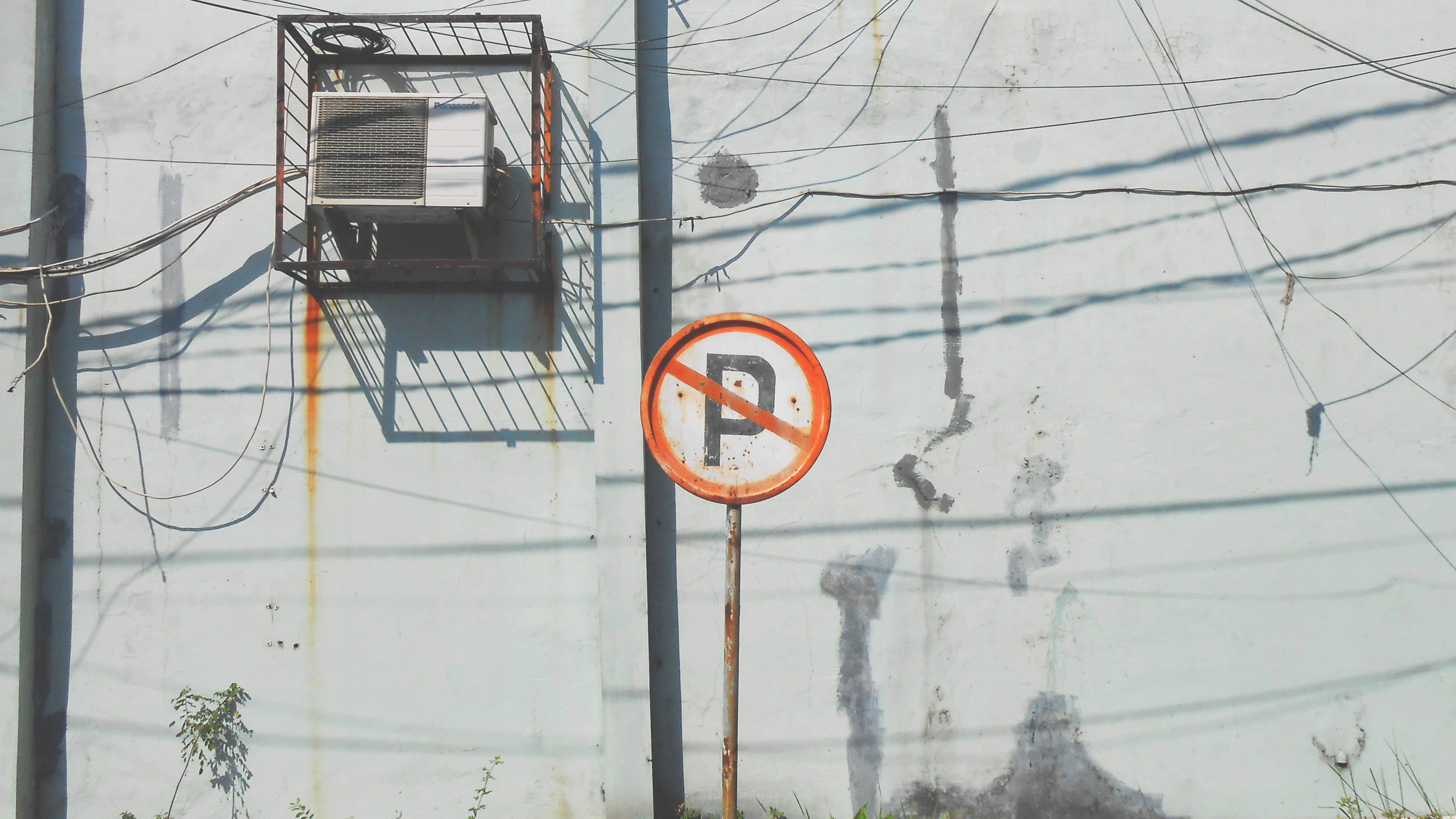 drip, metal cage, built structure, security, crack, surabaya, weathered, road sign, texture, cracked, cage, forbidden, 4K, weather beaten, road, HD Wallpaper