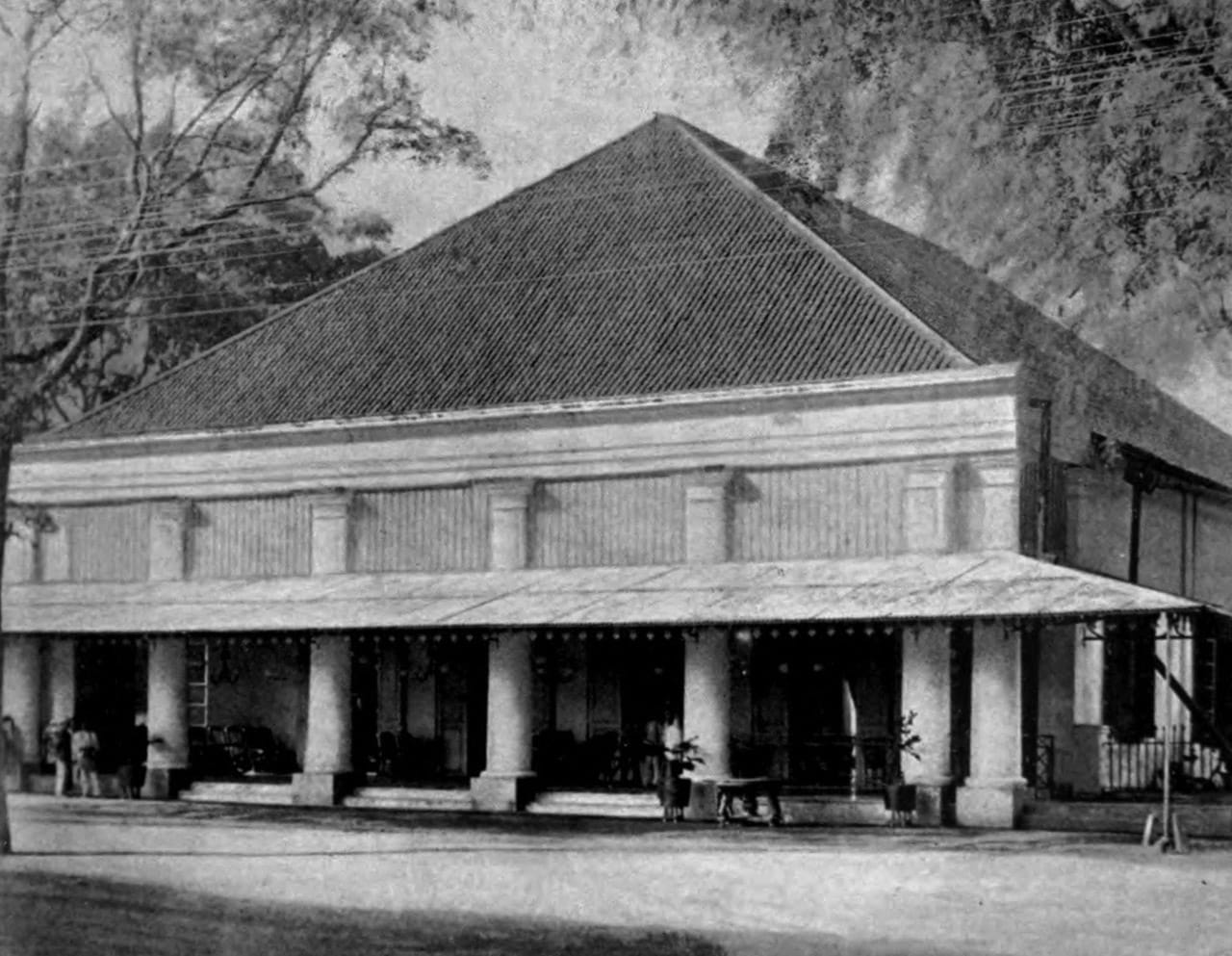field, classical Style, public domain, building exterior, land, outdoors, Club, people, old-fashioned, rural scene, architecture, time, nature, Old, Surabaya, HD Wallpaper