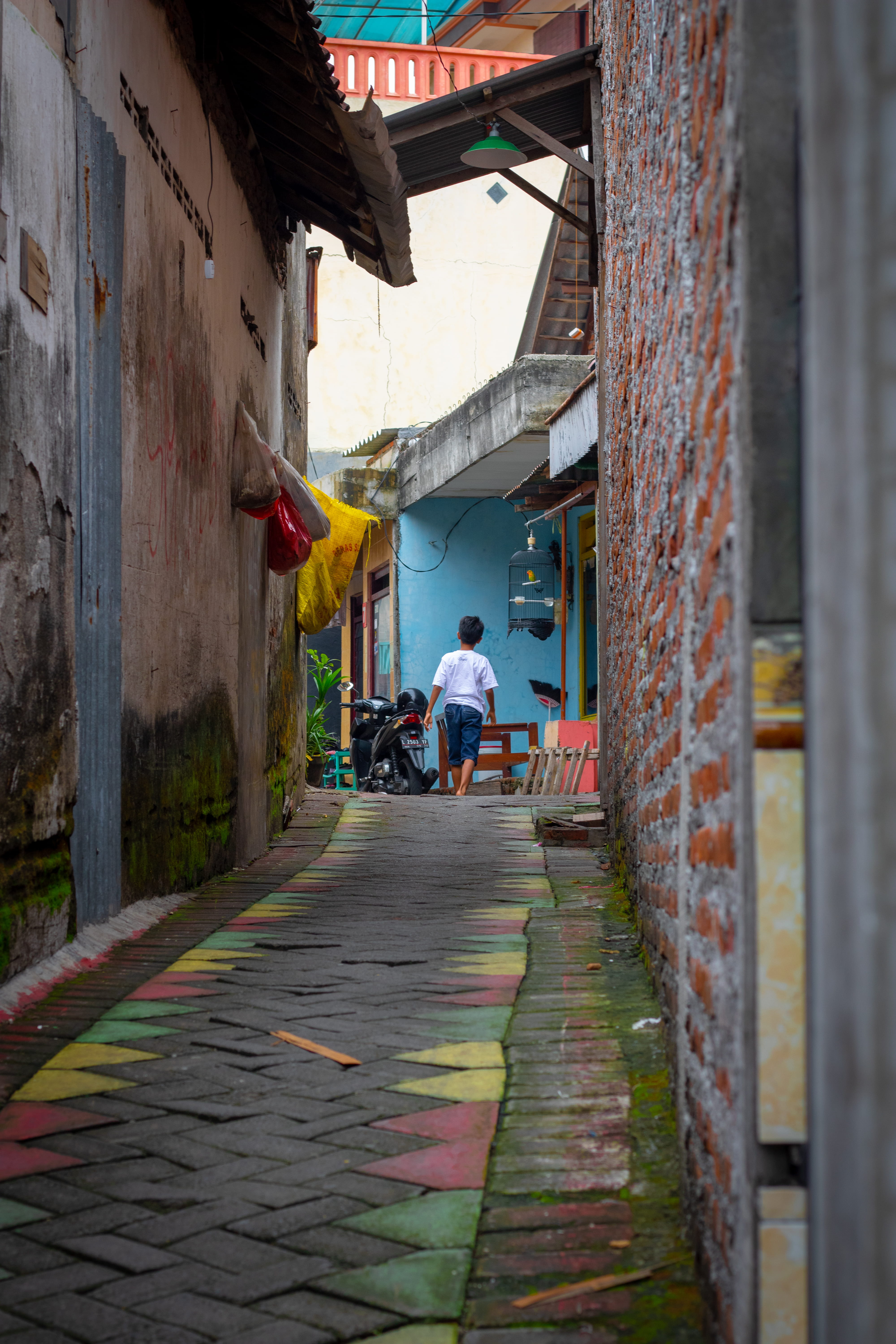 wall, transportation, jl girilaya, surabaya, real people, walk, brick, indonesia, day, building, city, alley, street, building exterior, direction, walking, Phone HD Wallpaper