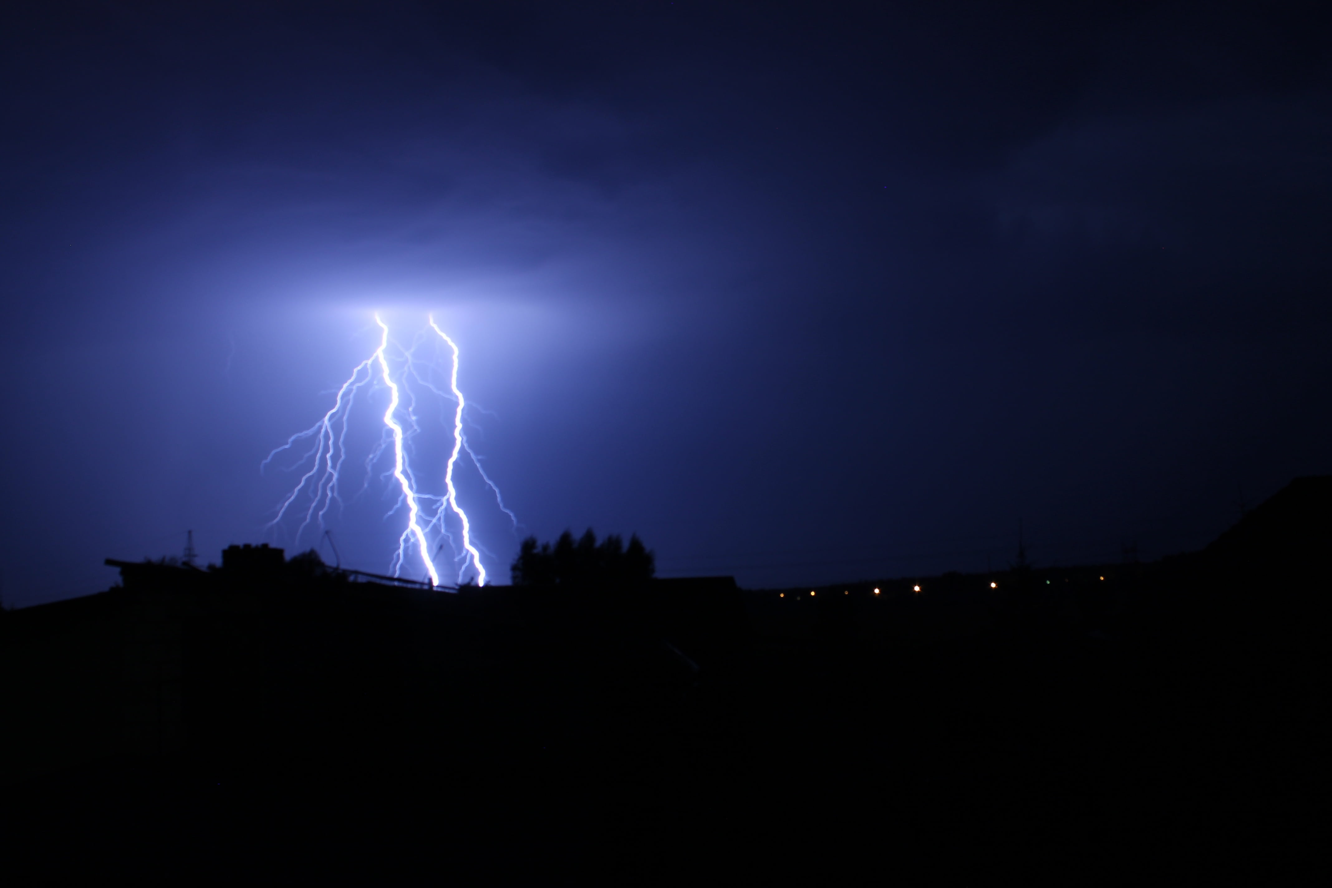cloud - sky, city, category, storm, communication, panorama, architecture, tree, before the storm, sky, clouds, thunderstorm, no people, twilight, lightning, HD Wallpaper
