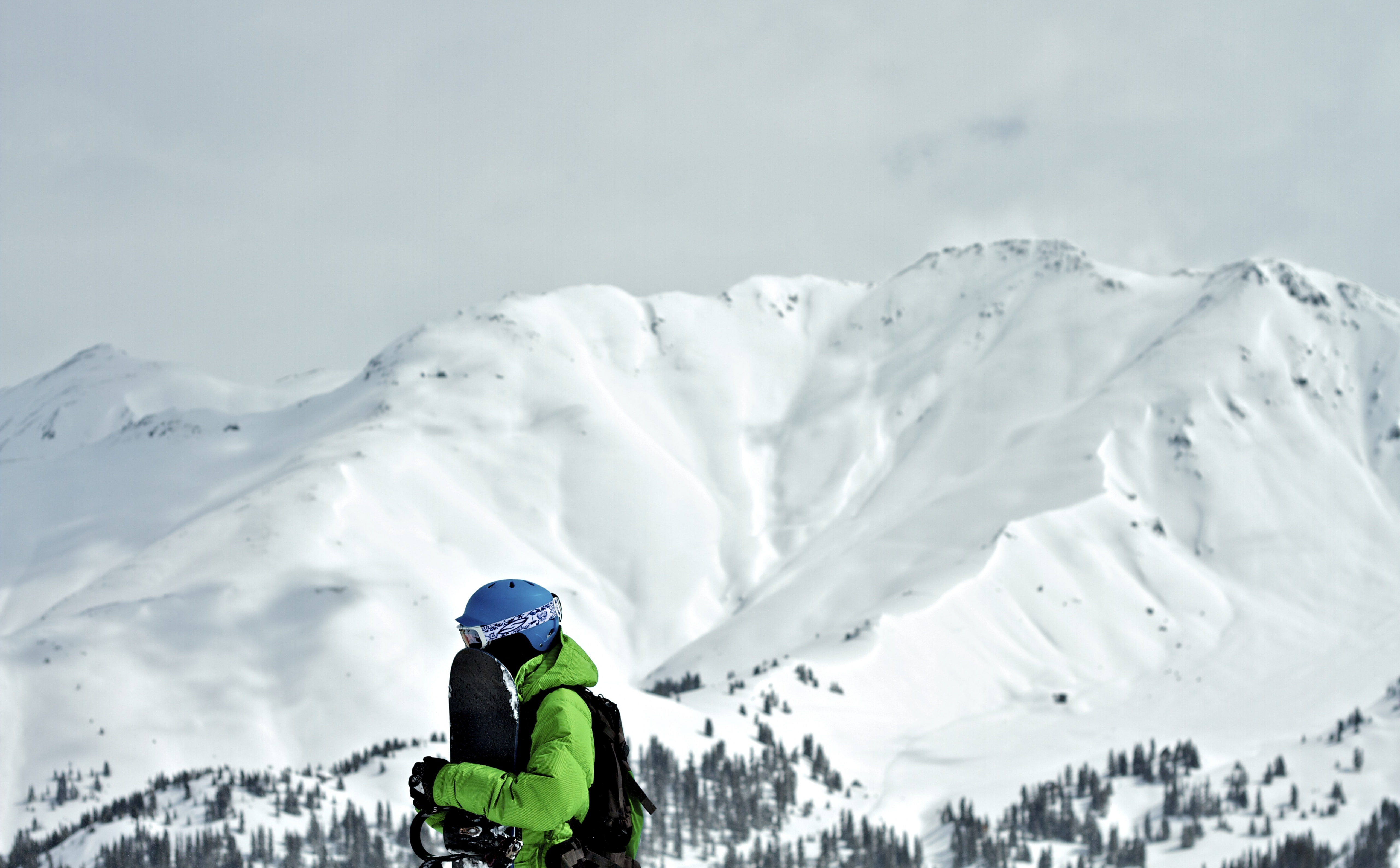 clothing, bindings, one person, snowcapped mountain, mountain, warm clothing, Other Sports, Snow, 5K, outdoors, Winter, Mountains, Epic, snowboard, white color, HD Wallpaper