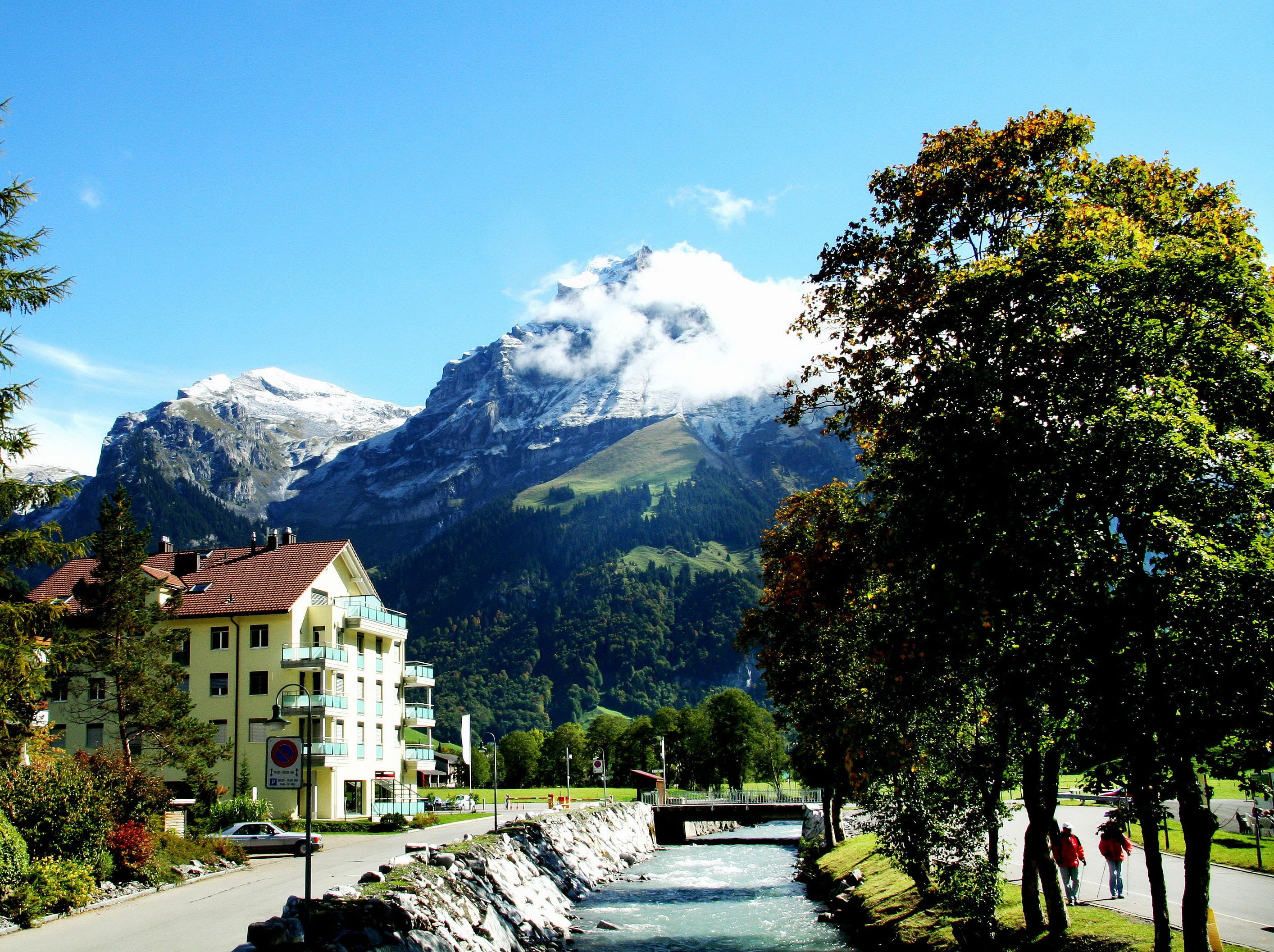 plant, incidental people, village, 2K, sunlight, transportation, architecture, blue, snowcapped mountain, switzerland, bridges, mountain, snow mountain, HD Wallpaper