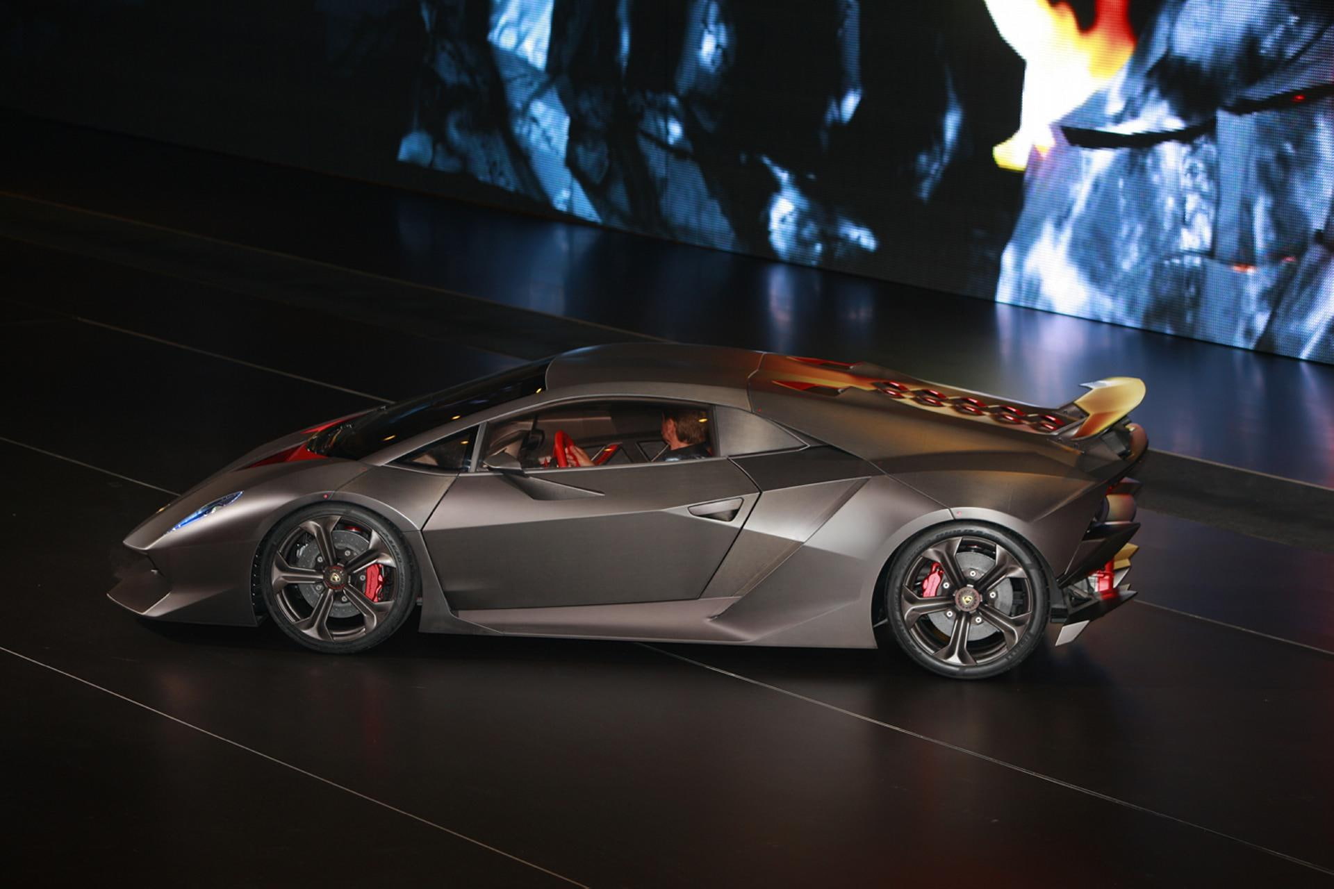 land vehicle, motor vehicle, luxury, 1080P, sesto, focus on foreground, speed, people, car, indoors, real people, wealth, toy, sports race, lamborghini, HD Wallpaper