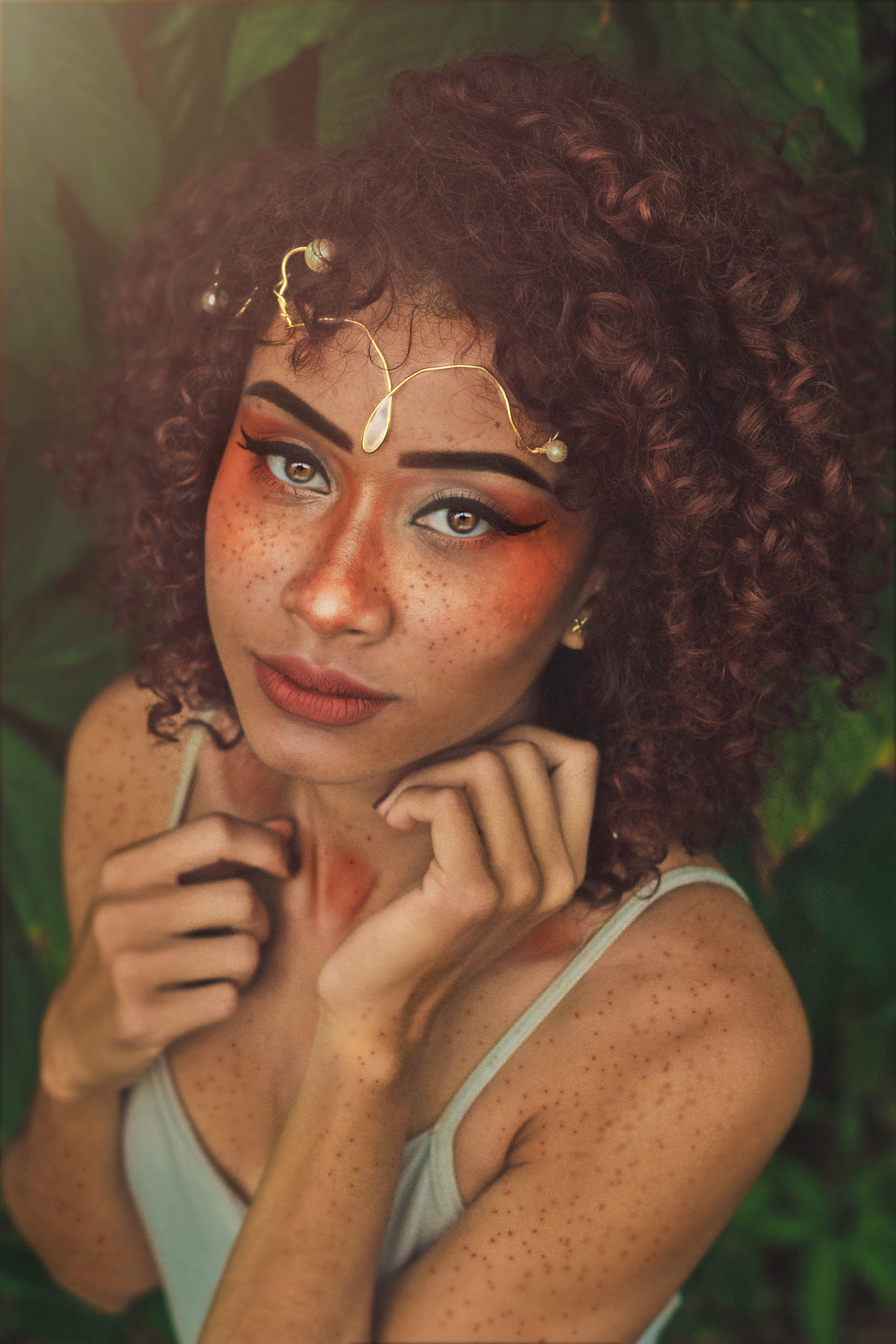 young adult, one person, curly hair, hairstyle, beauty, portrait, leisure activity, real people, smiling, front view, lifestyles, plants, headshot, looking at camera, Phone HD Wallpaper