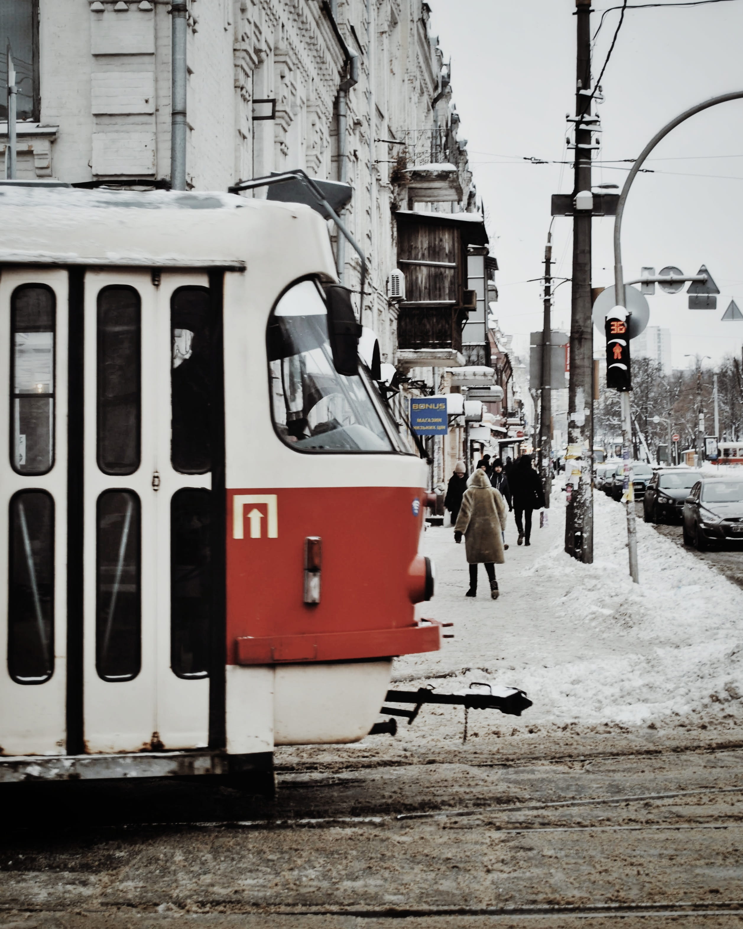 transportation, building exterior, car, red, track, vehicle, city street, kyiv, day, architecture, land vehicle, white, daytime, person, tatra t3, cable car, Phone HD Wallpaper