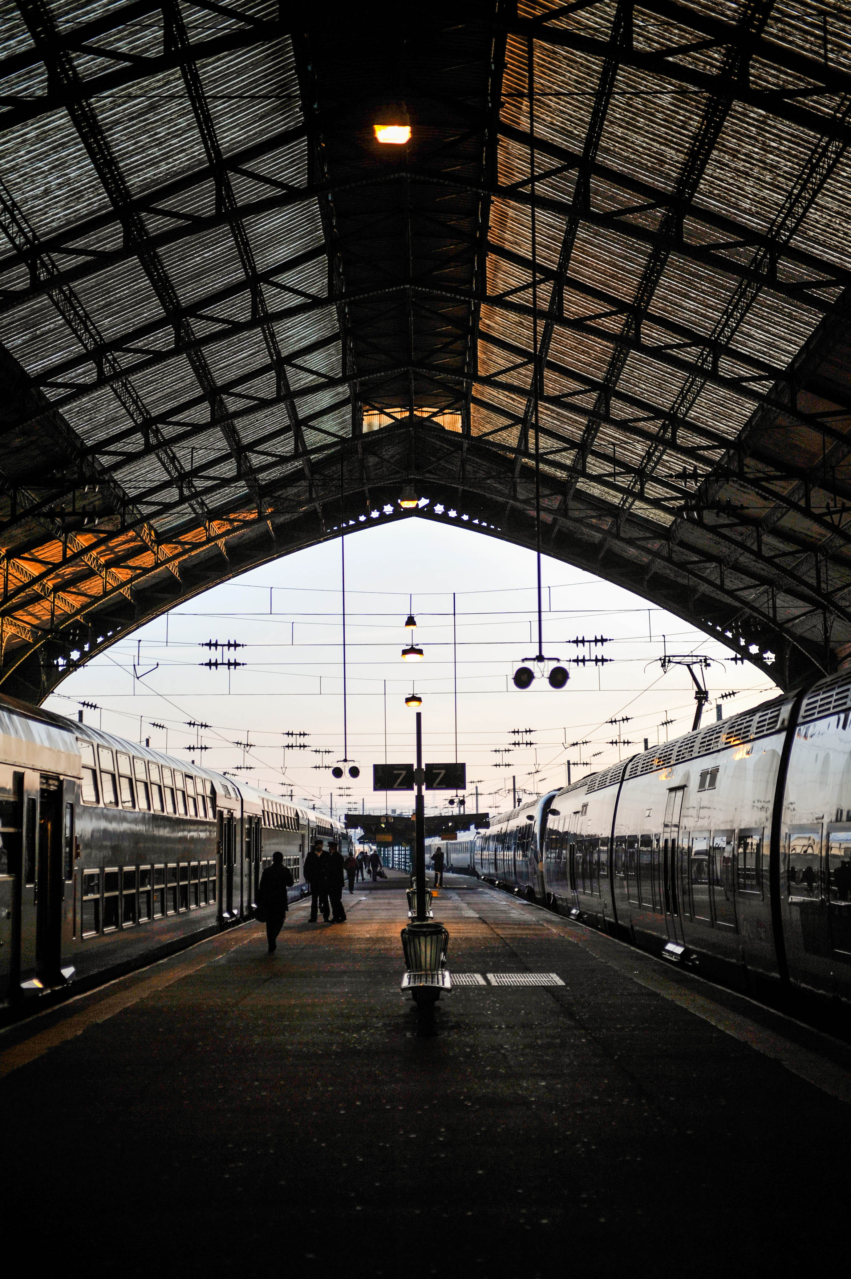 railroad track, ceiling, mode of transportation, built structure, people, daytime, railroad station platform, group of people, architecture, urban, waiting, Phone HD Wallpaper