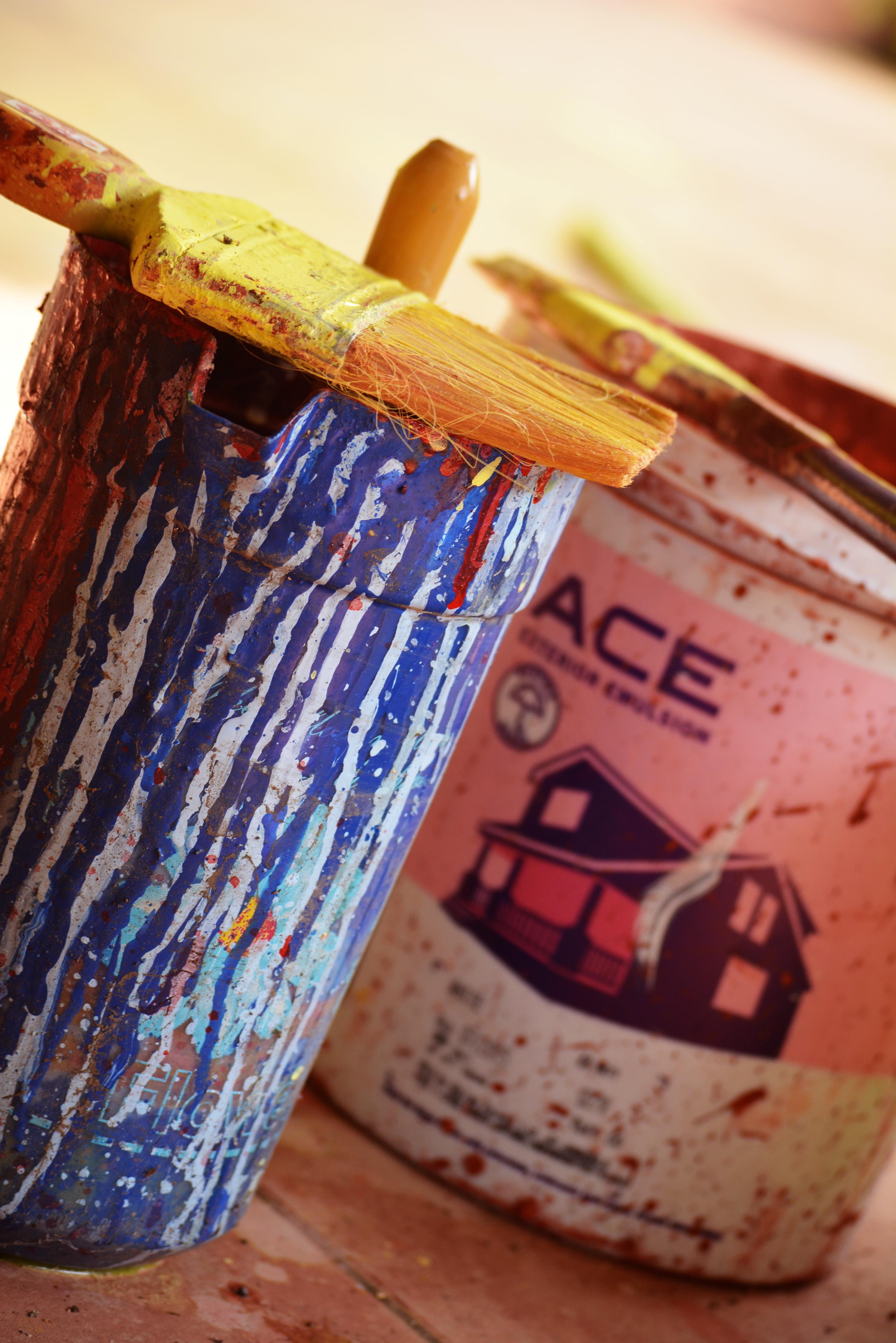 painting, 4K, close-up, text, no people, paint can, oil painting, art and craft, paintbrushes, selective focus, wood - material, paint, creativity, old, Phone HD Wallpaper